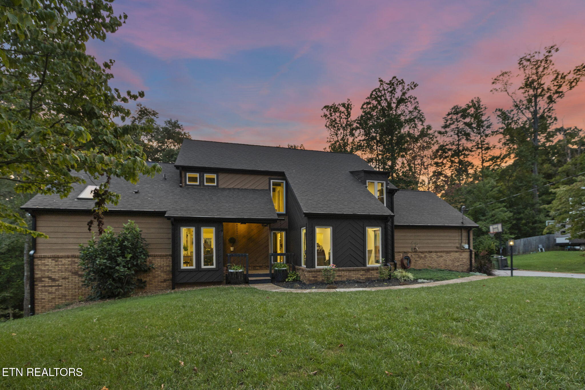 1530 N Courtney Oak Lane Knoxville TN 37938