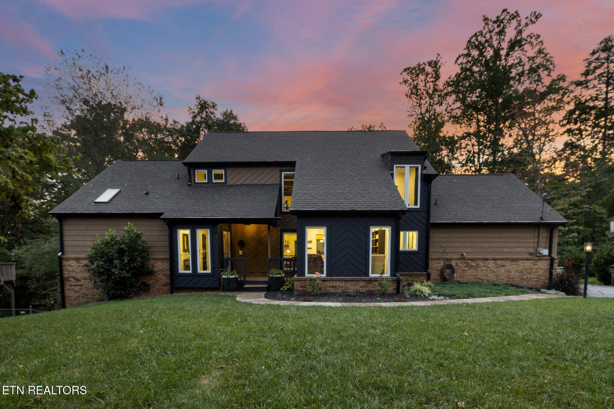 1530 N Courtney Oak Lane Knoxville TN 37938
