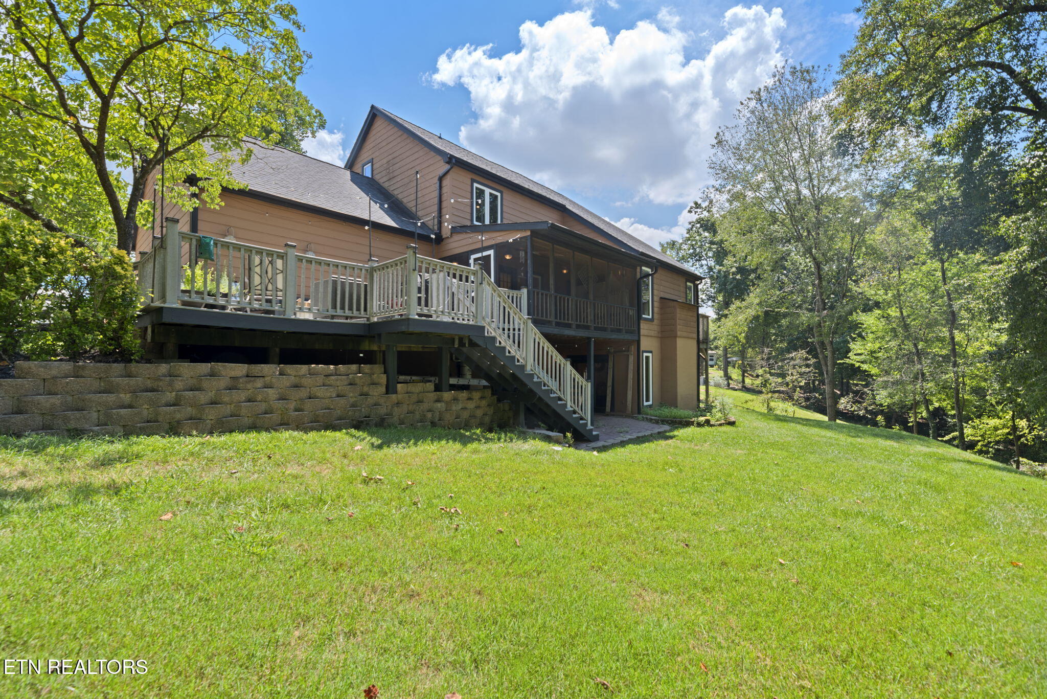 1530 N Courtney Oak Lane Knoxville TN 37938