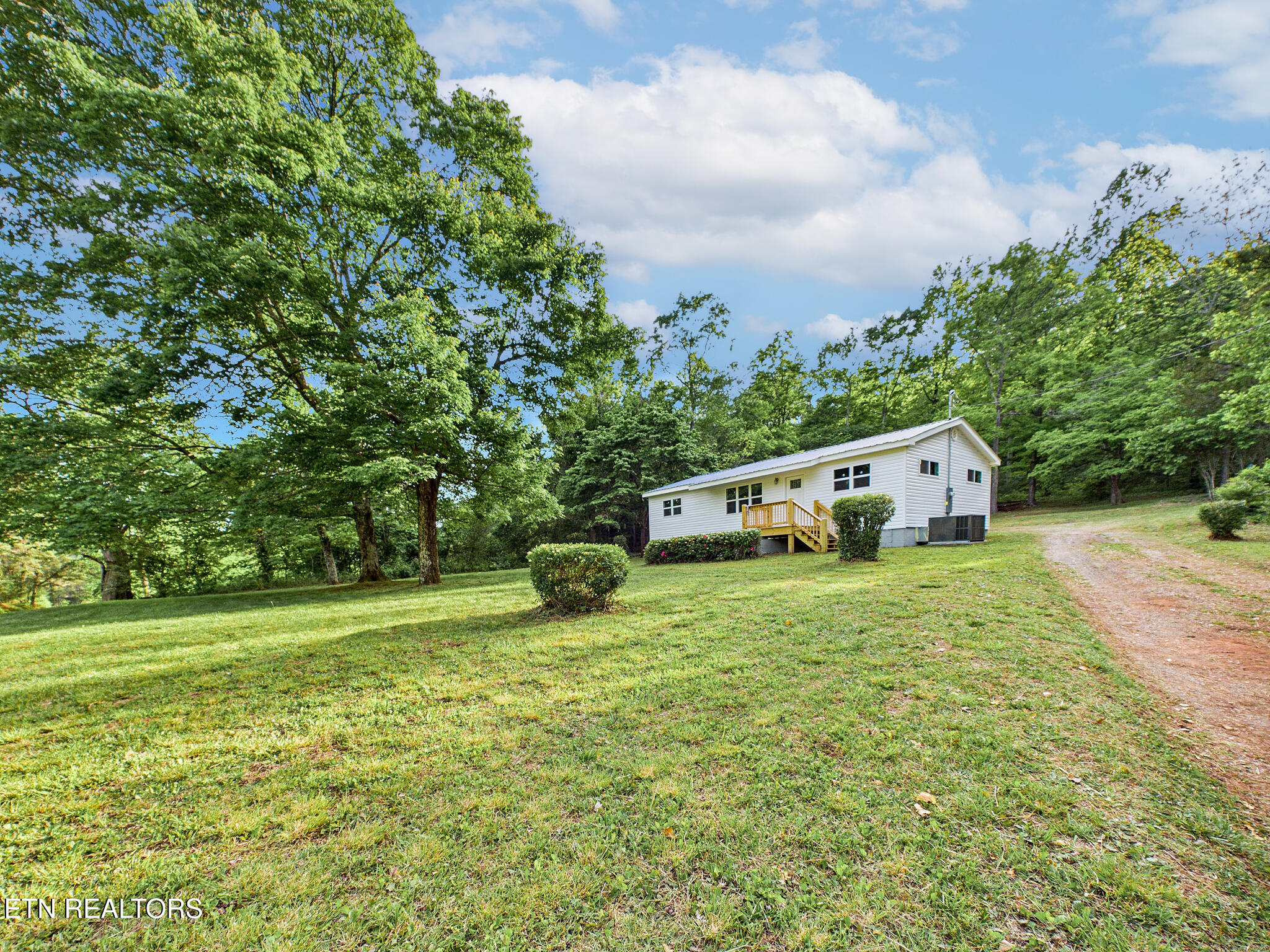 2414 Highway 39 E Englewood TN 37329