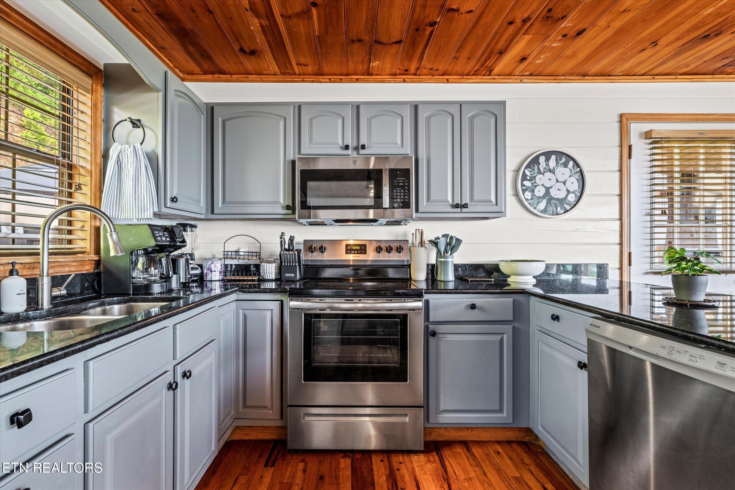 1578 Bears Den Way Sevierville TN 37862