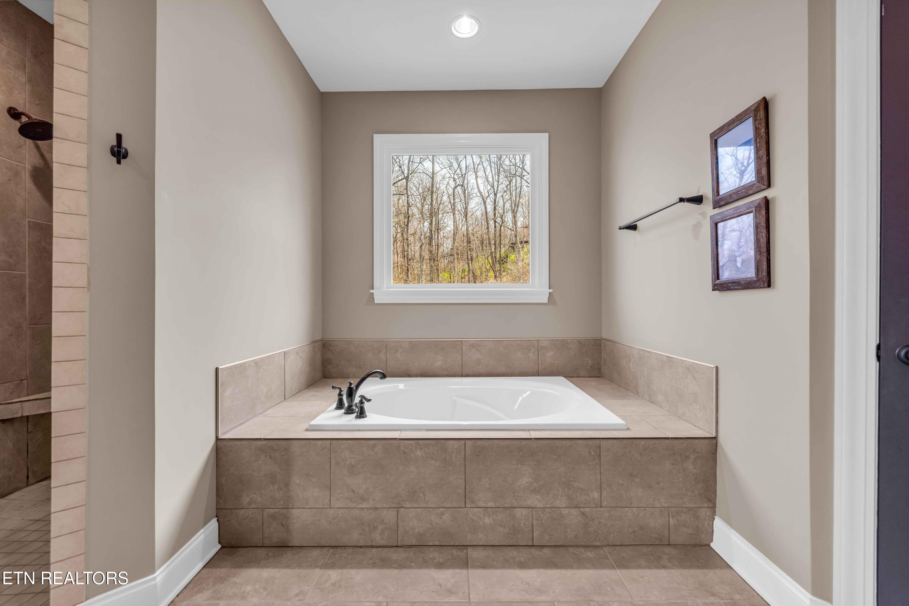 6743 Long Shadow Way Knoxville TN 37918