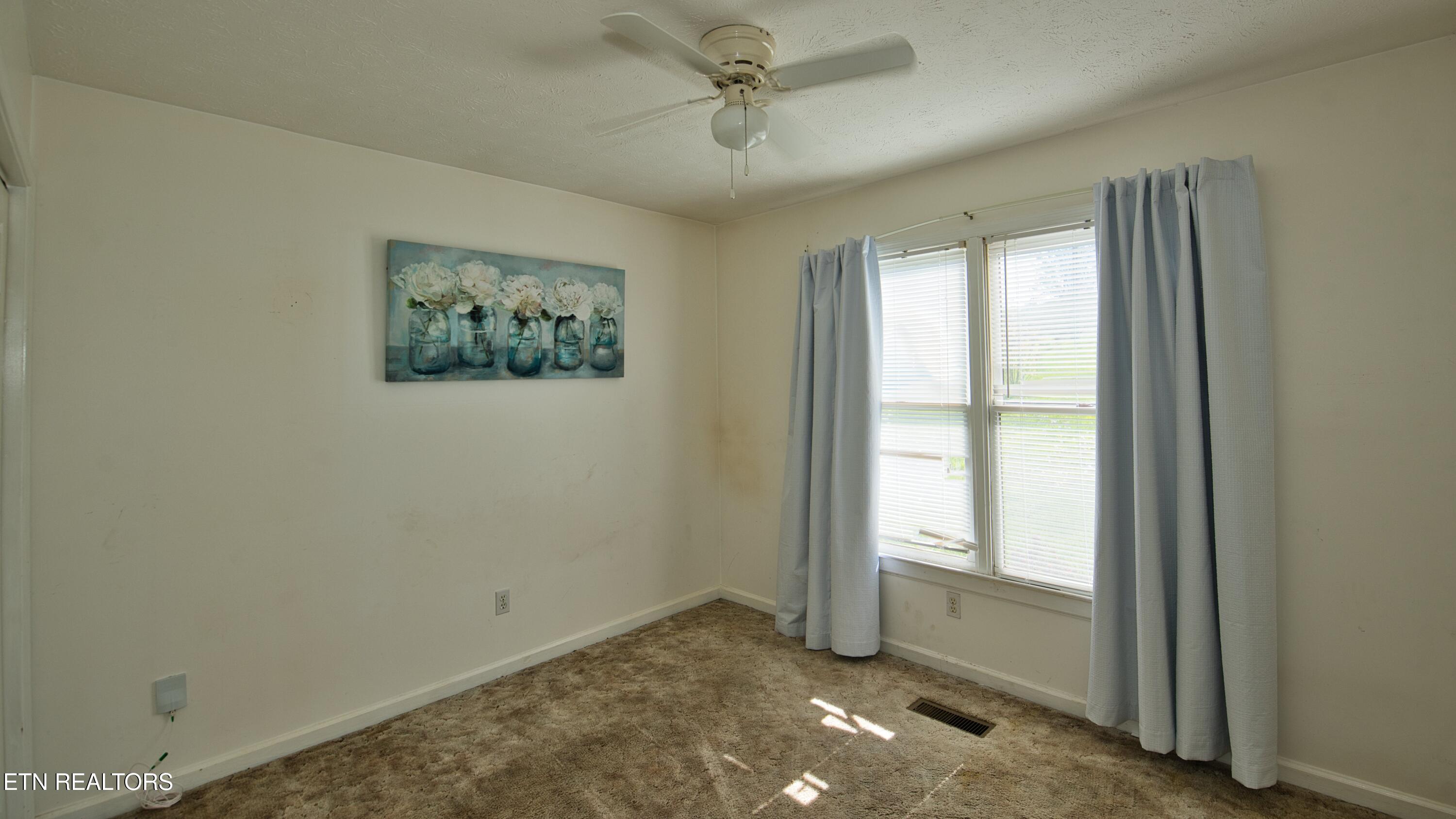 2706 Kentwood Kodak TN 37764