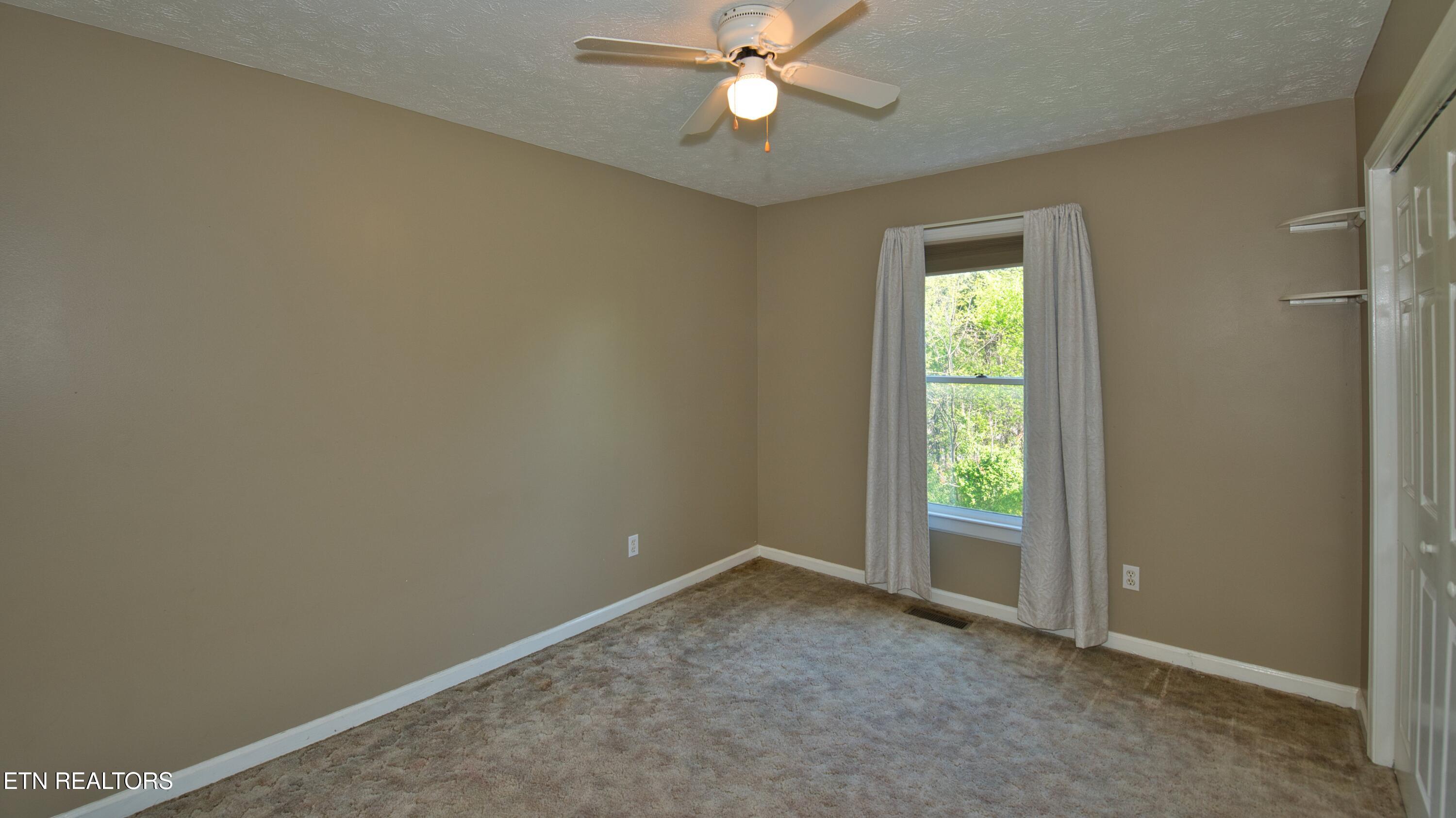 2706 Kentwood Kodak TN 37764