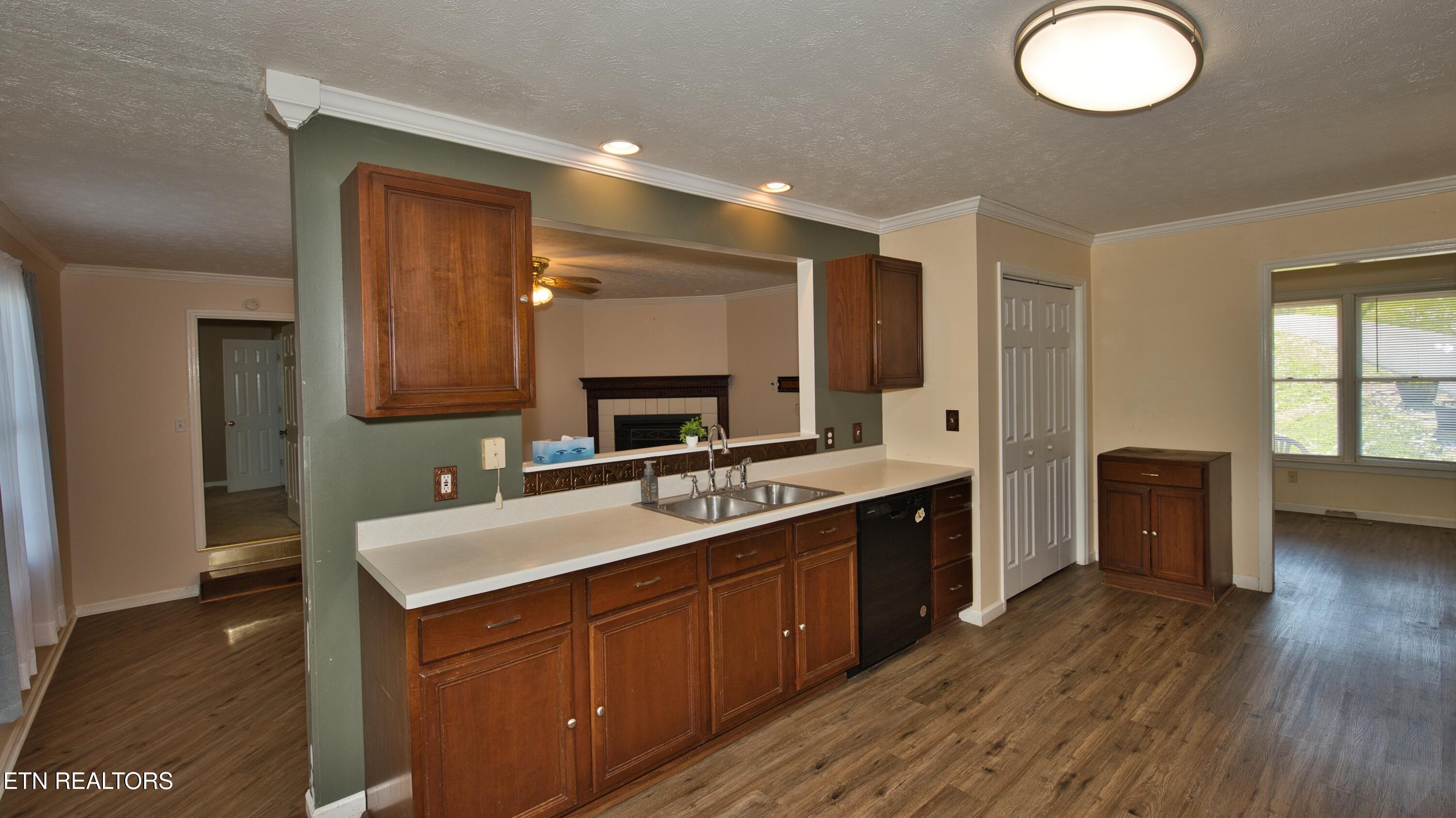 2706 Kentwood Kodak TN 37764