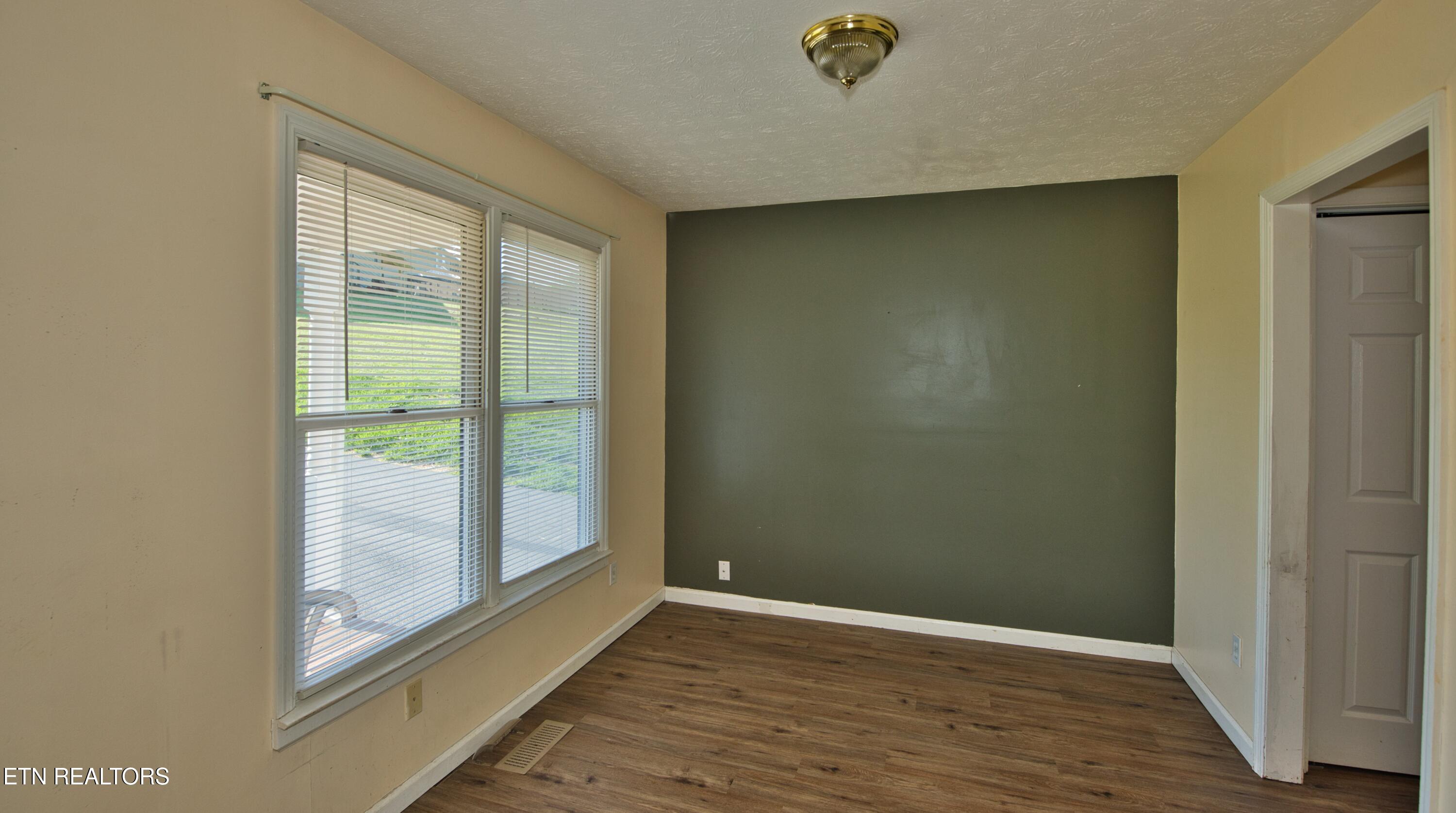 2706 Kentwood Kodak TN 37764