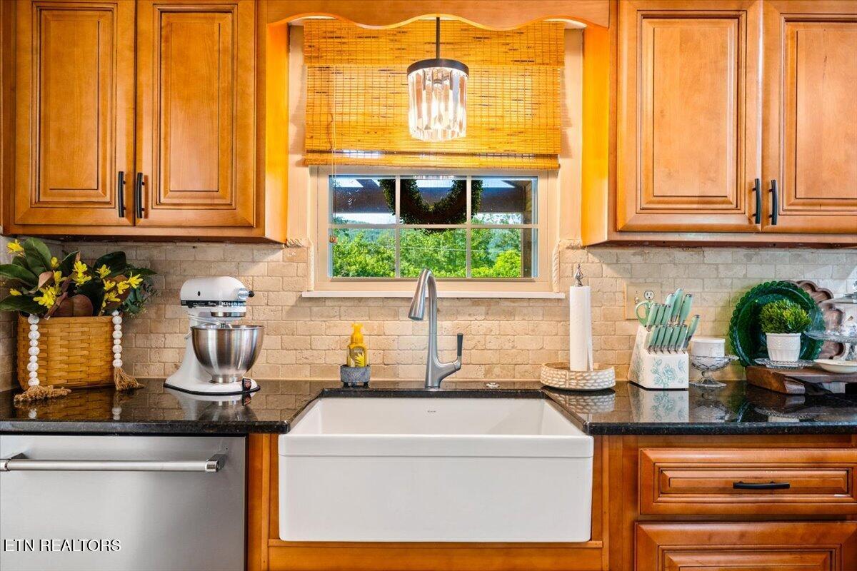 304 Dogwood Lane Jacksboro TN 37757