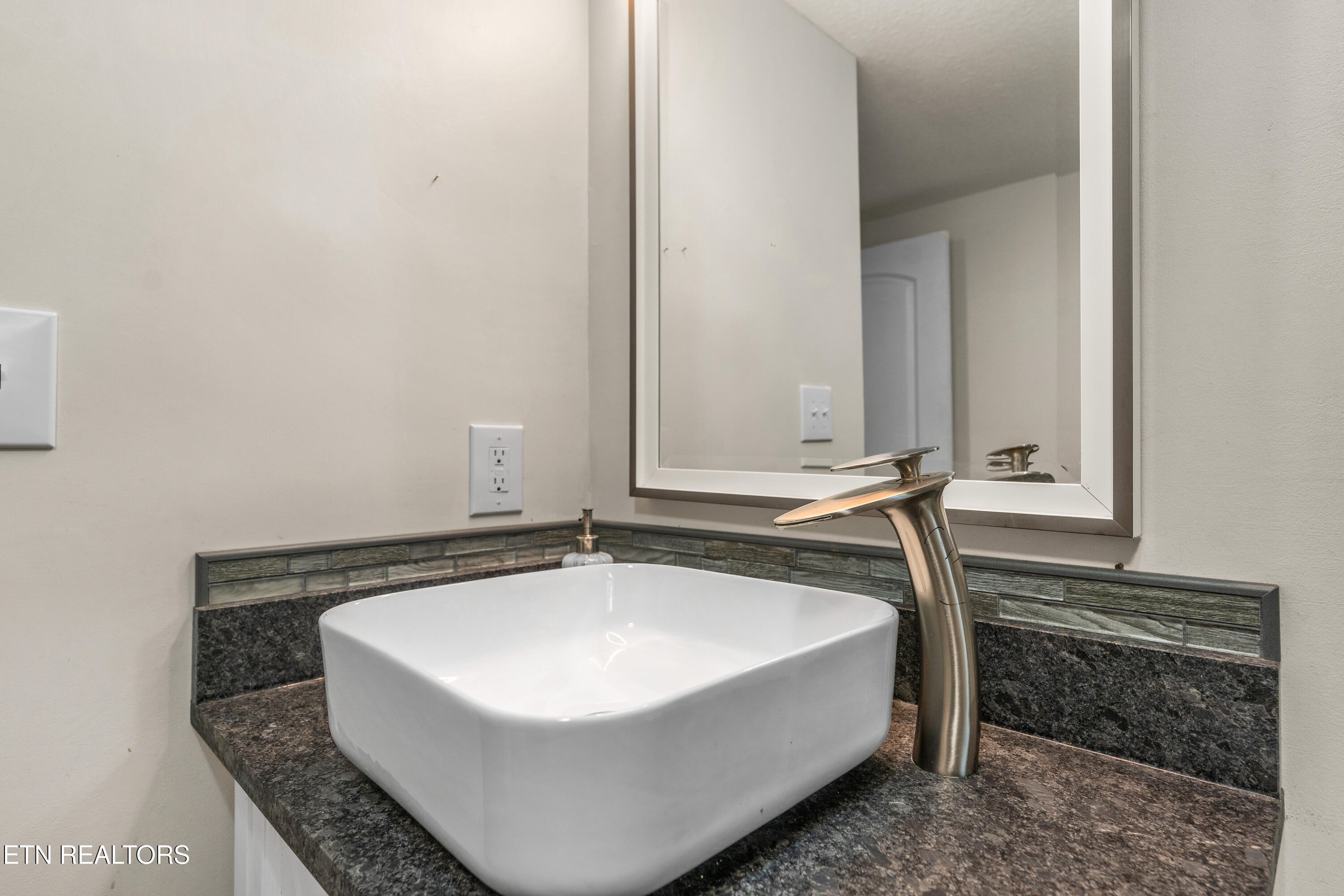 2647 May Avenue Maryville TN 37804