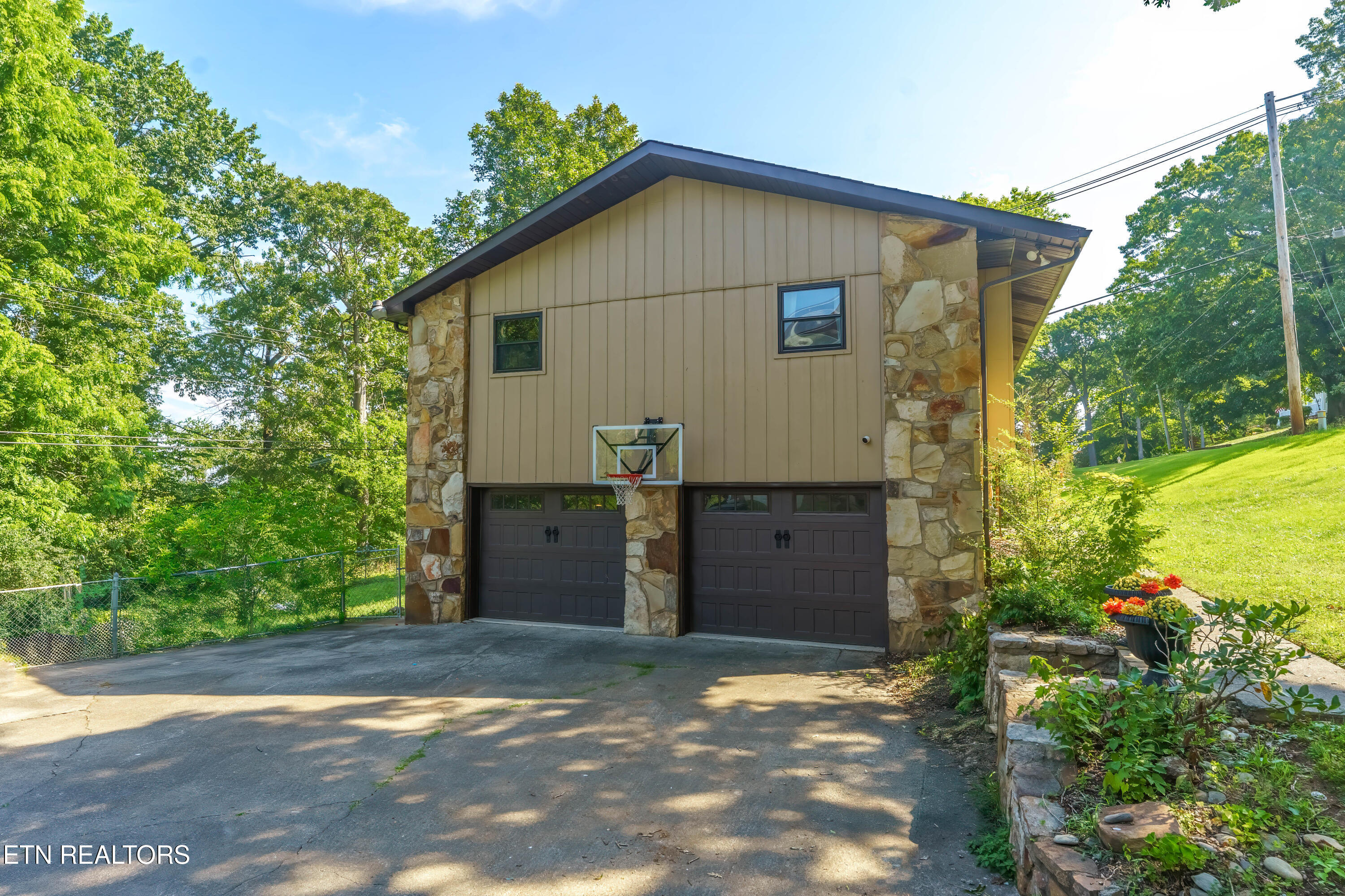 2647 May Avenue Maryville TN 37804