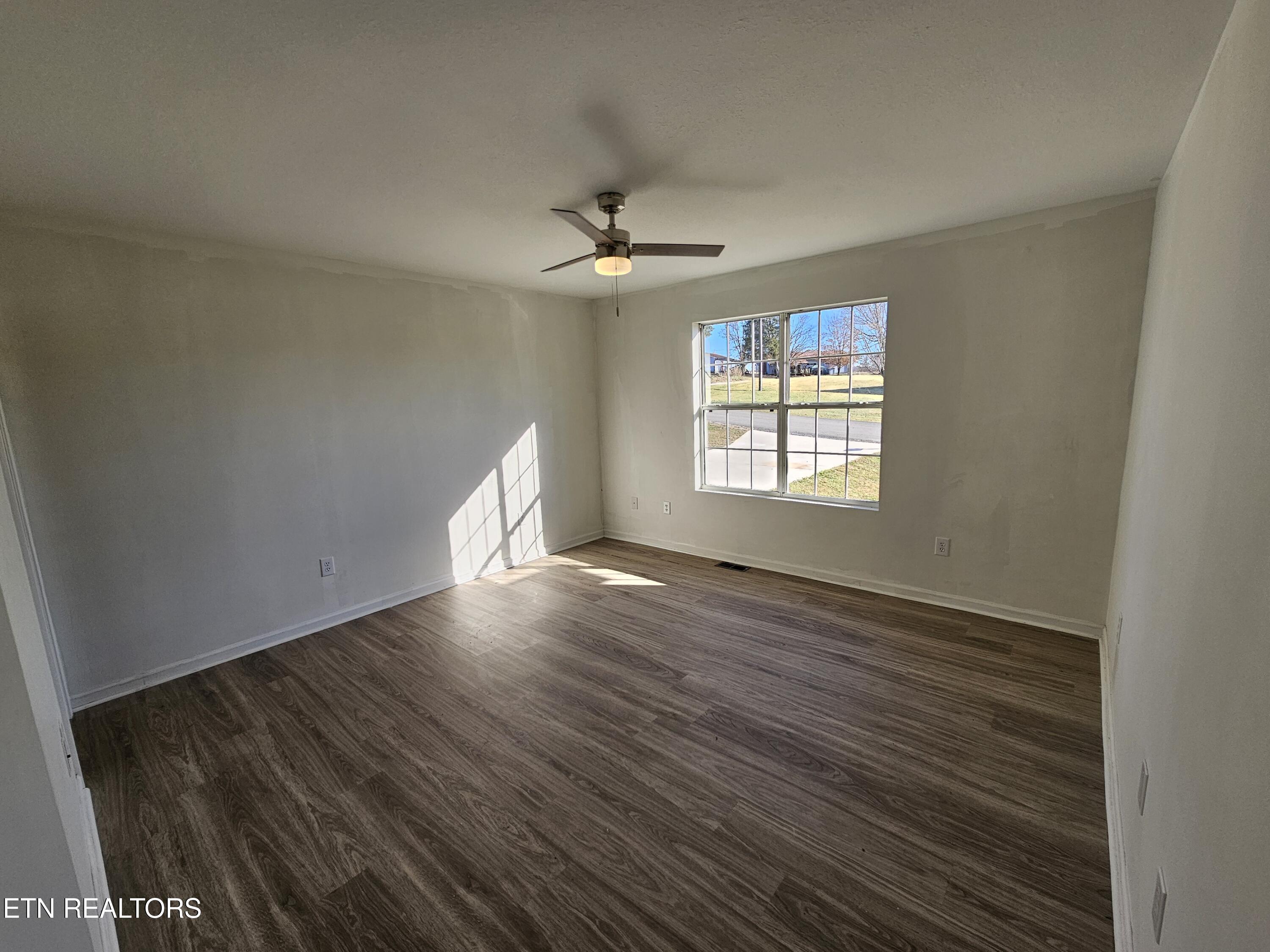 100 Steven Lane Harriman TN 37748