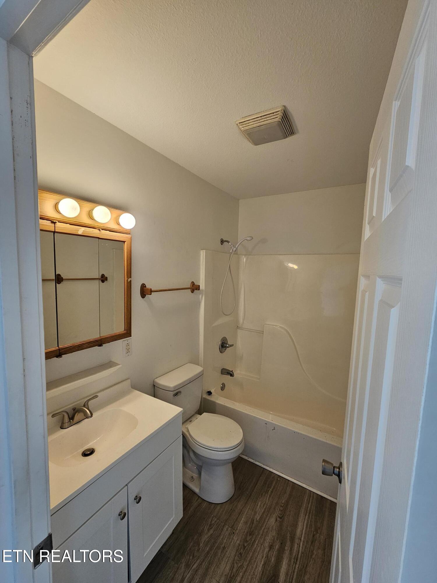 100 Steven Lane Harriman TN 37748