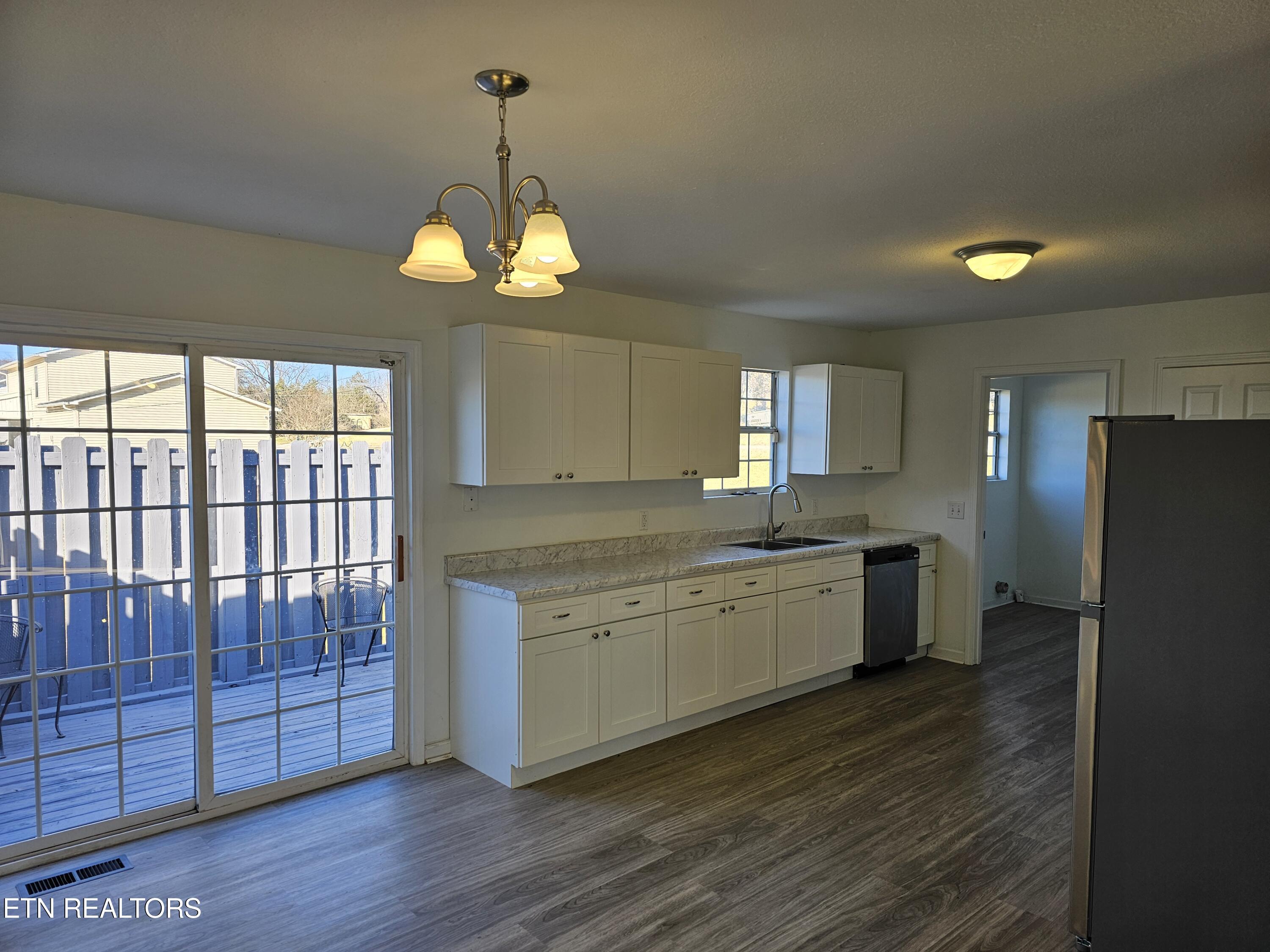 100 Steven Lane Harriman TN 37748