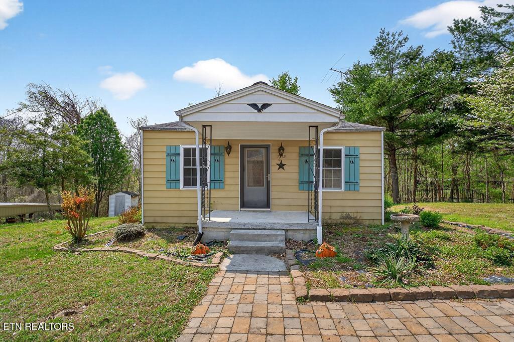 1932 Holly Creek Road Celina TN 38551