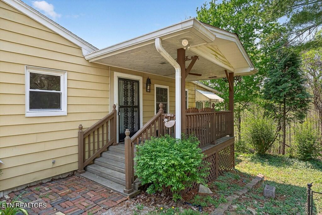 1932 Holly Creek Road Celina TN 38551