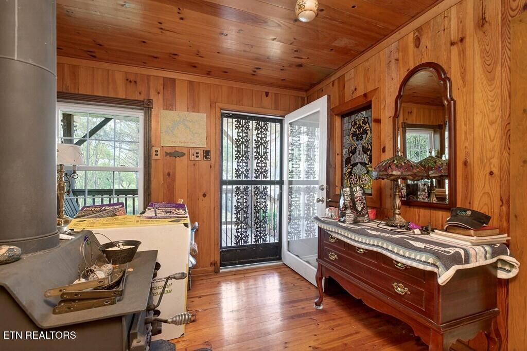 1932 Holly Creek Road Celina TN 38551