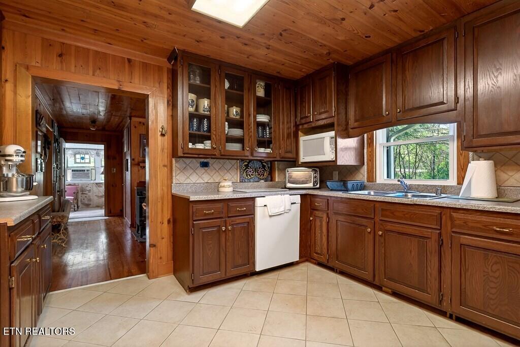 1932 Holly Creek Road Celina TN 38551
