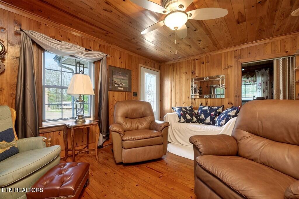 1932 Holly Creek Road Celina TN 38551