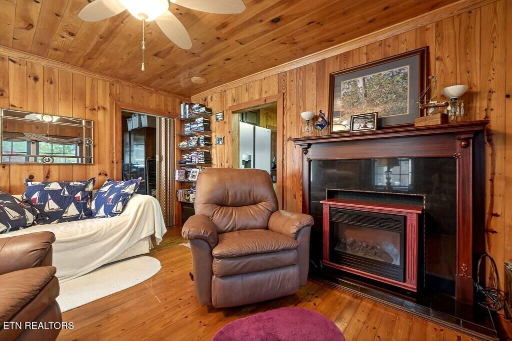 1932 Holly Creek Road Celina TN 38551