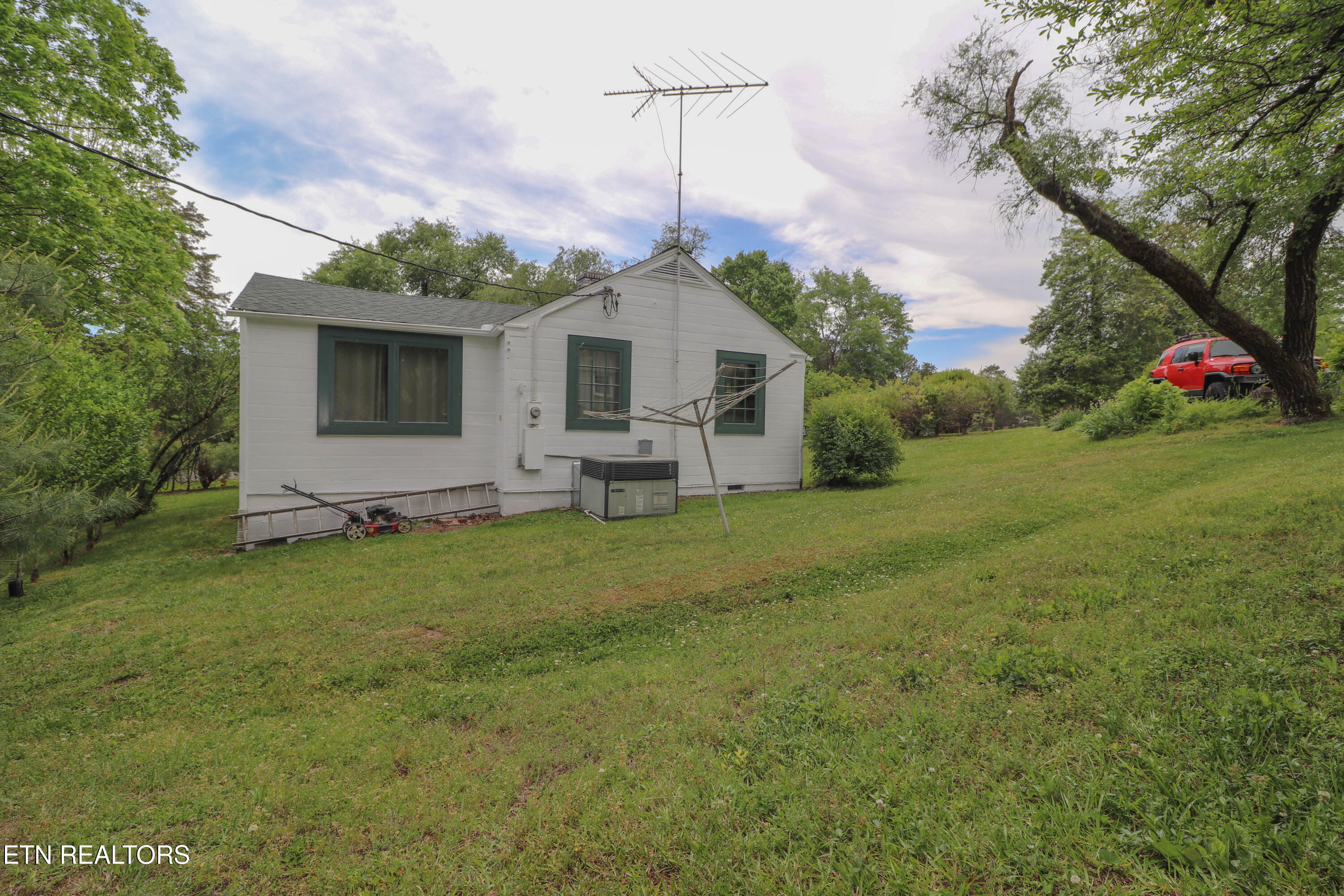 43 W Circle Road Norris TN 37828