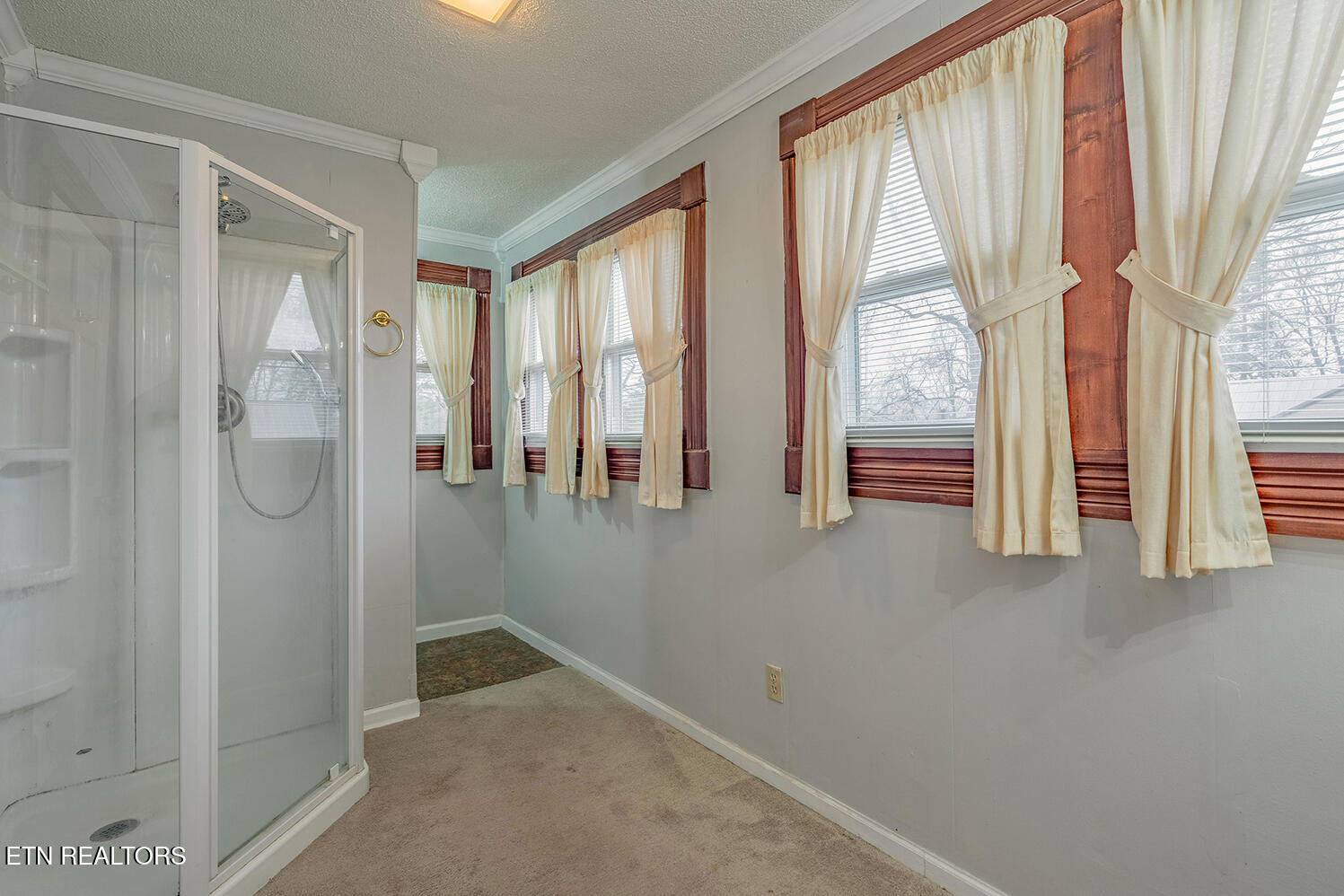 320 S Douglas Avenue Rockwood TN 37854