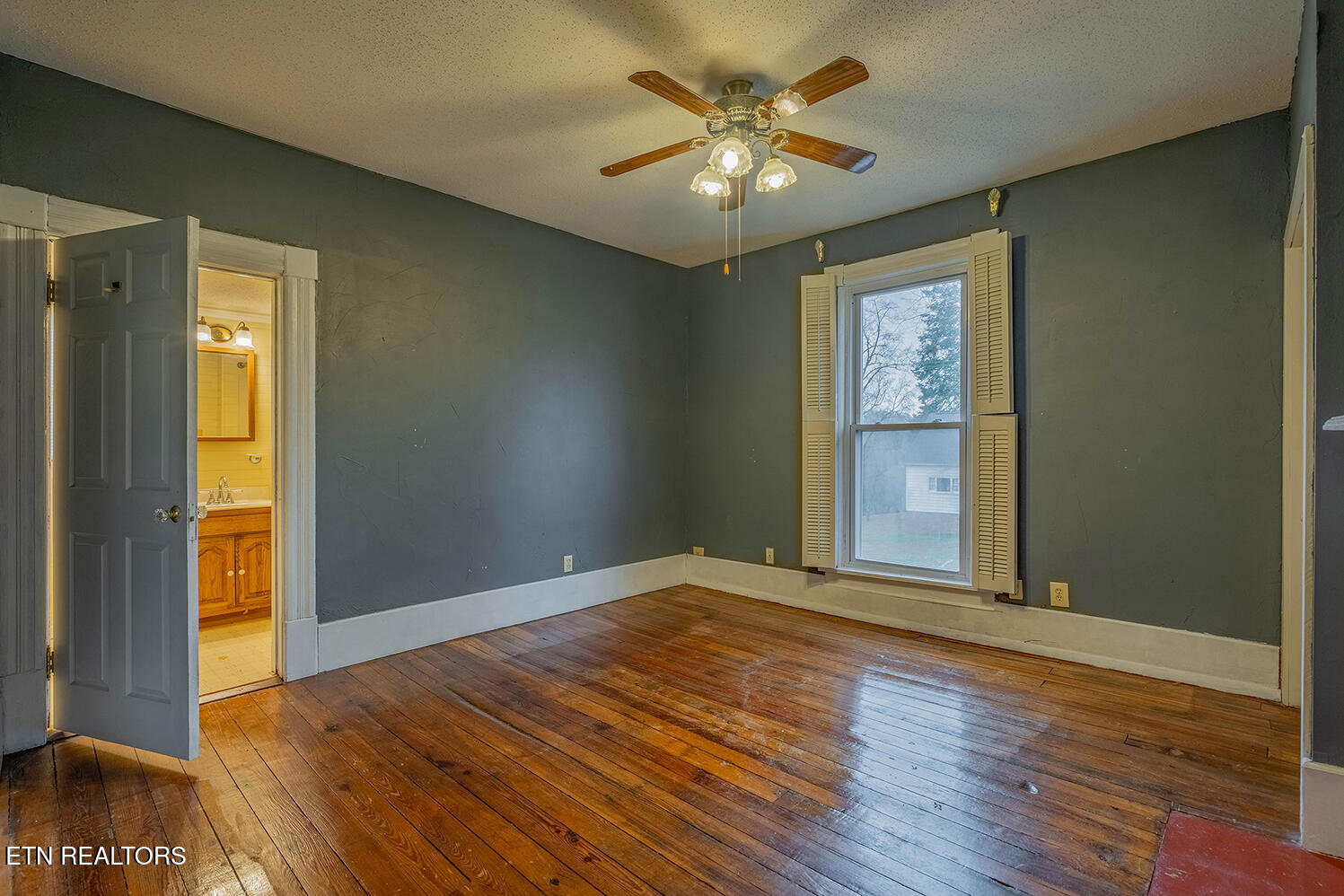 320 S Douglas Avenue Rockwood TN 37854