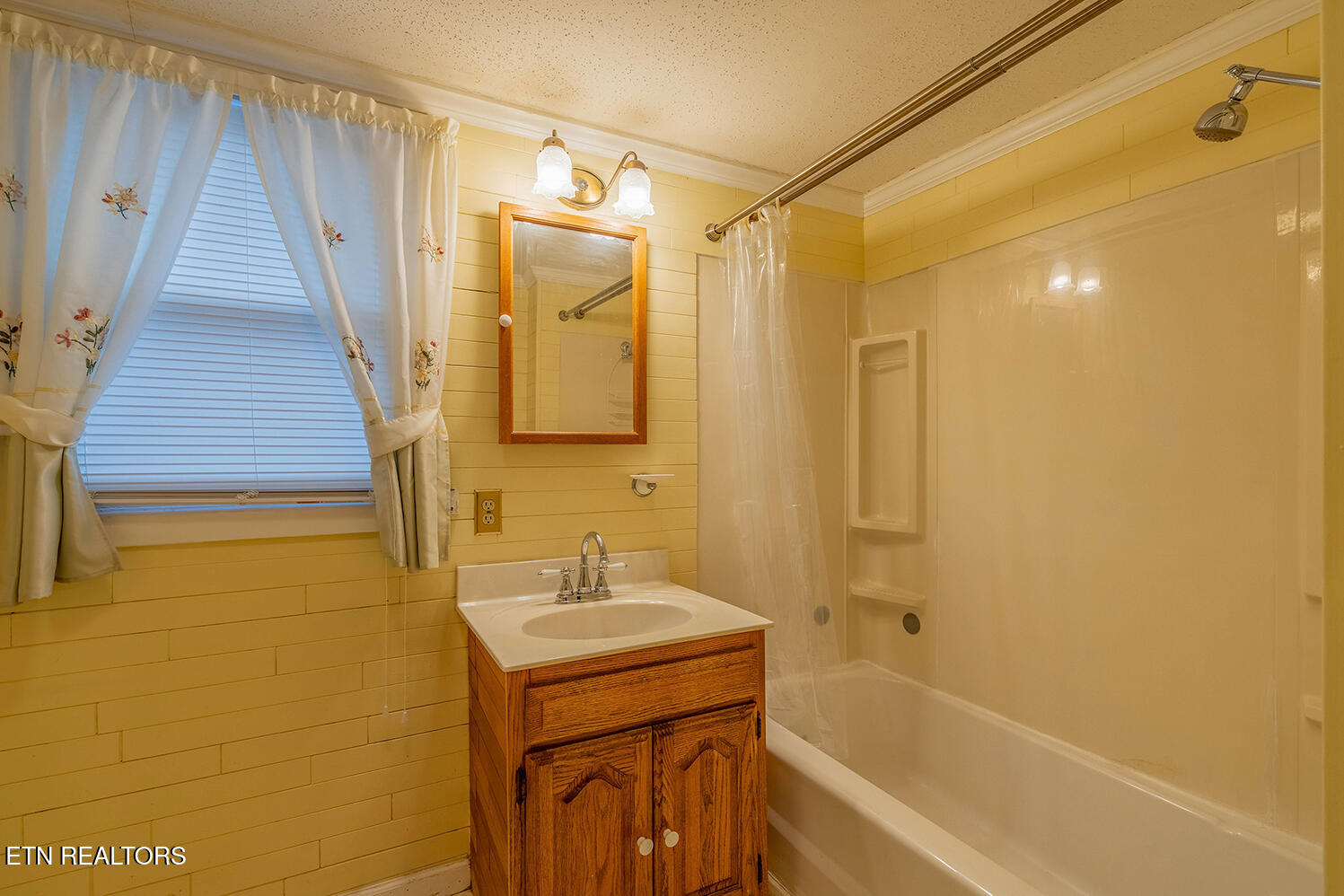 320 S Douglas Avenue Rockwood TN 37854