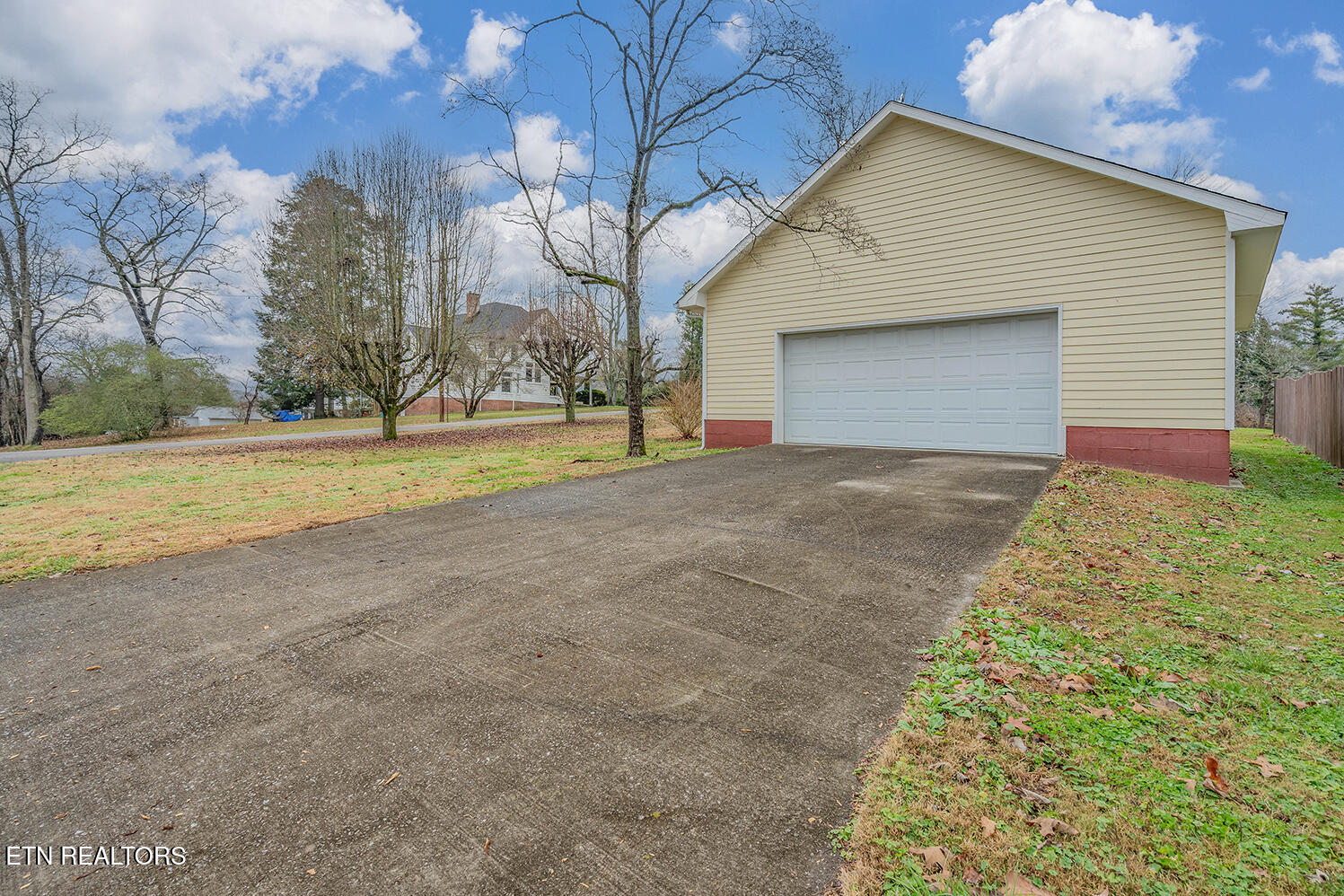 320 S Douglas Avenue Rockwood TN 37854