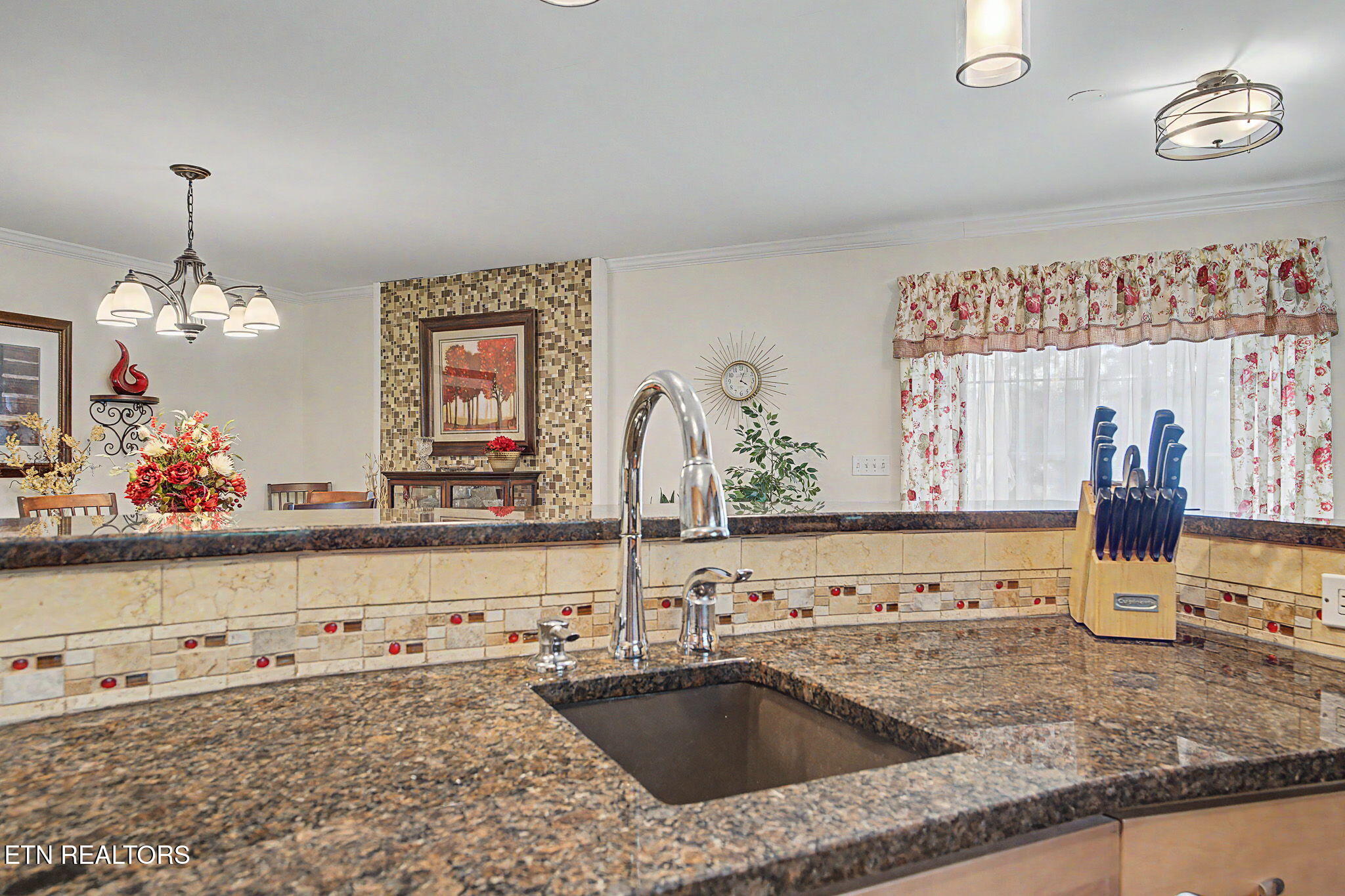 1121 Smokyview Drive Sevierville TN 37862