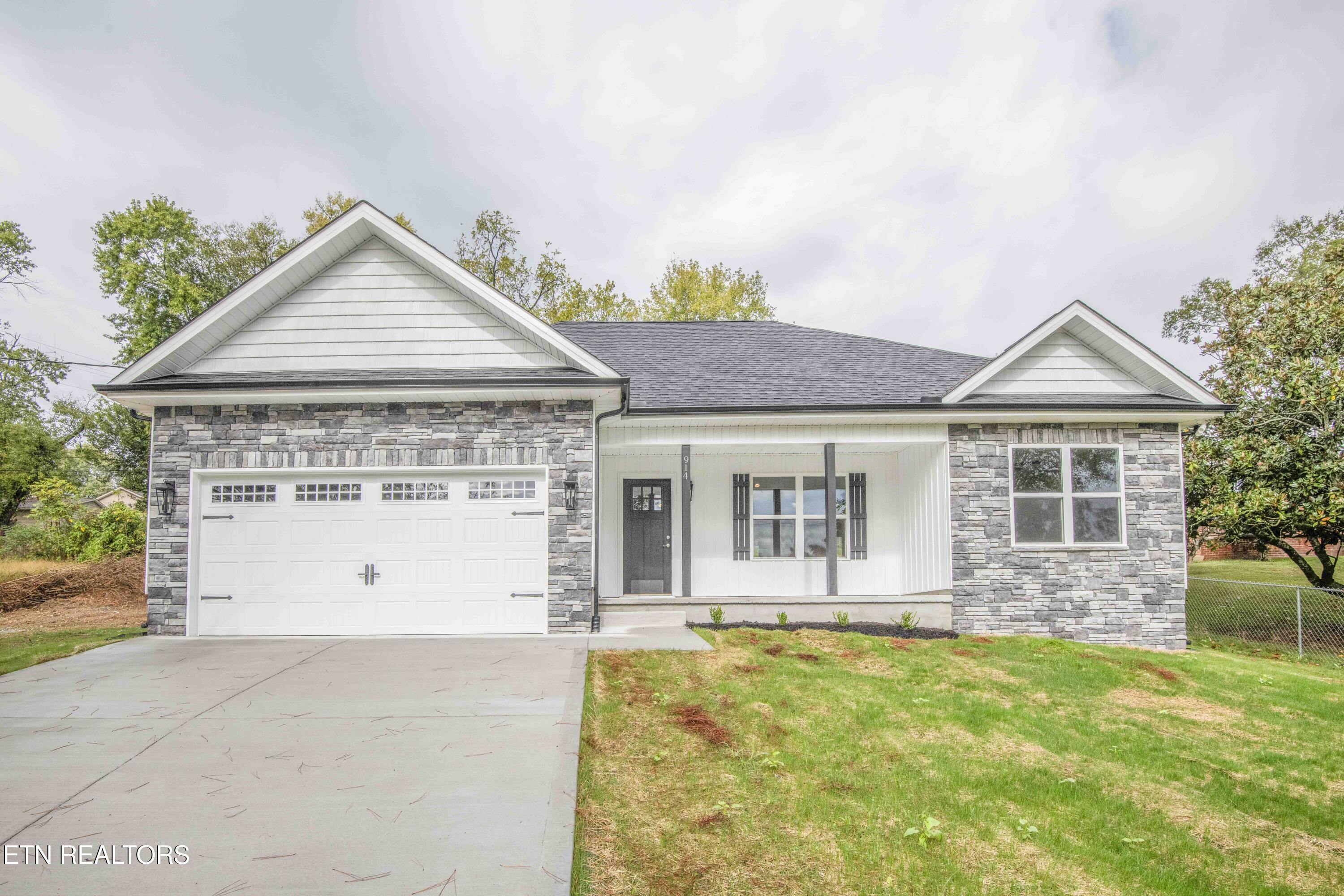 914 Mcadoo Street Clinton TN 37716