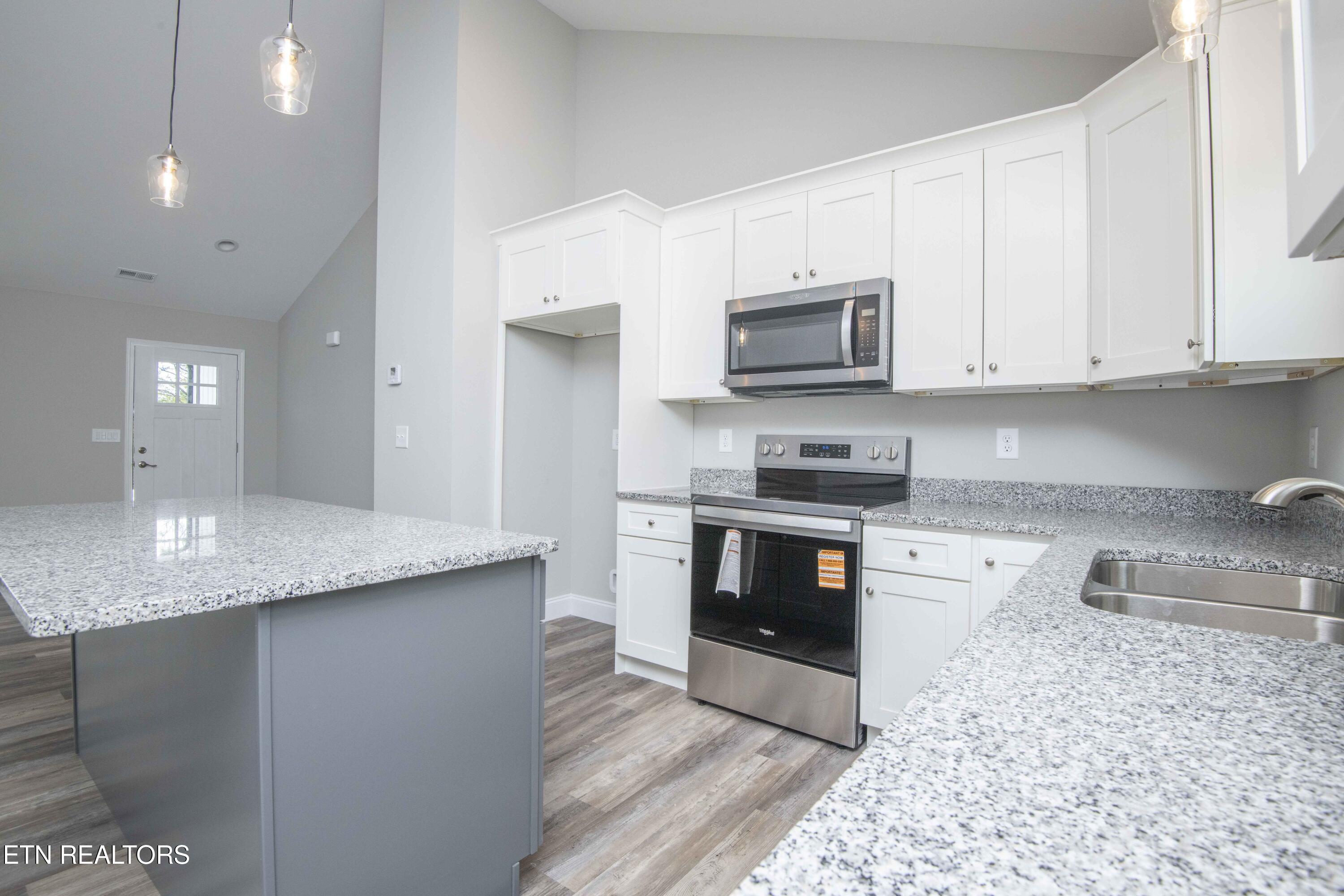 914 Mcadoo Street Clinton TN 37716