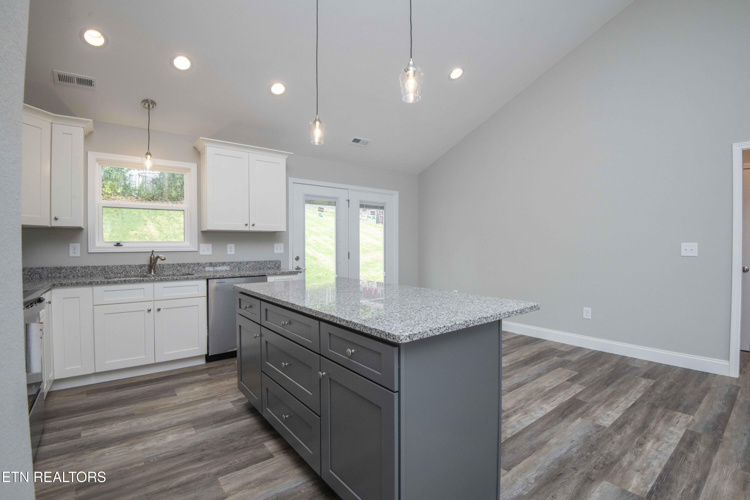 914 Mcadoo Street Clinton TN 37716