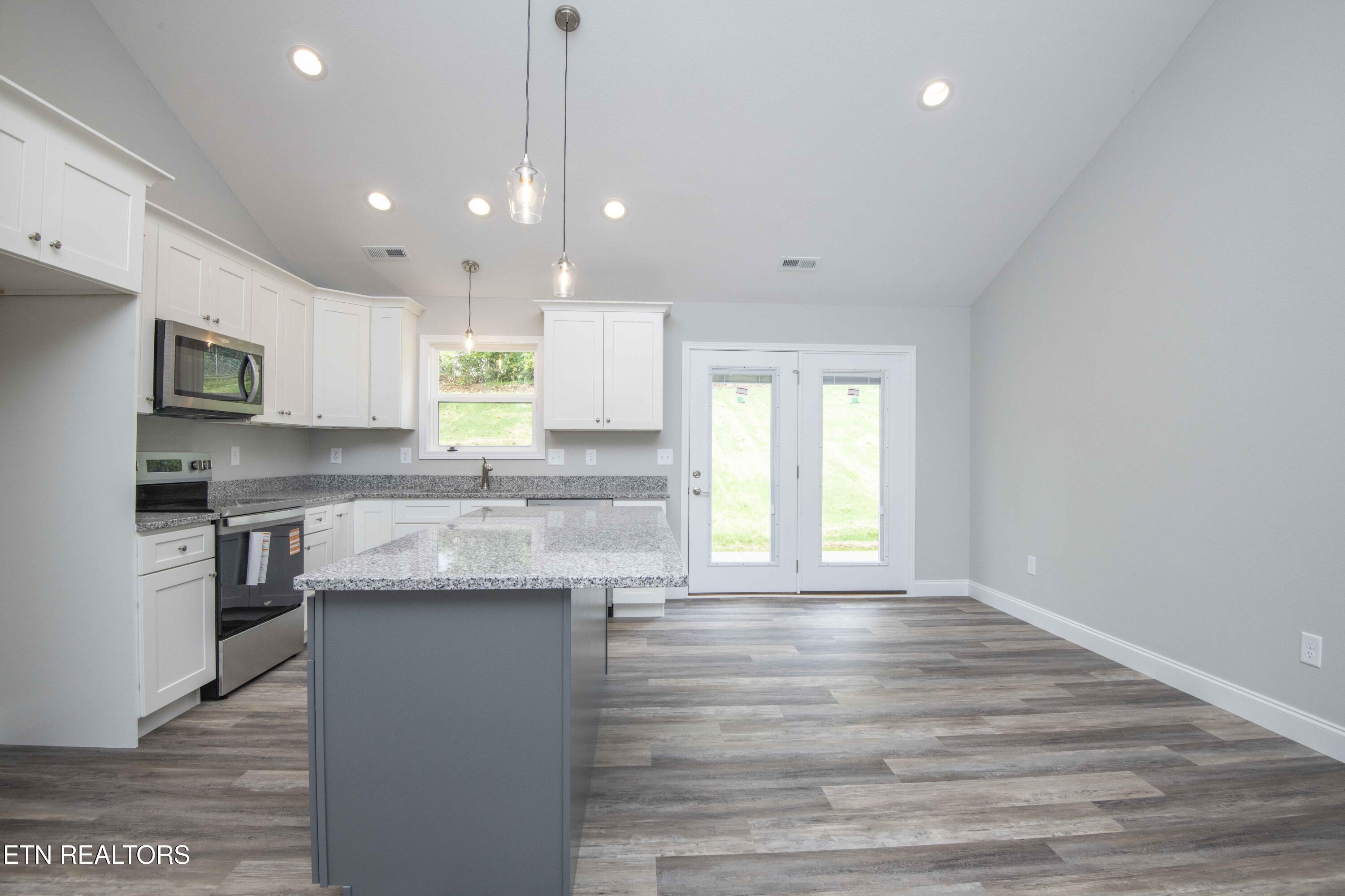 914 Mcadoo Street Clinton TN 37716