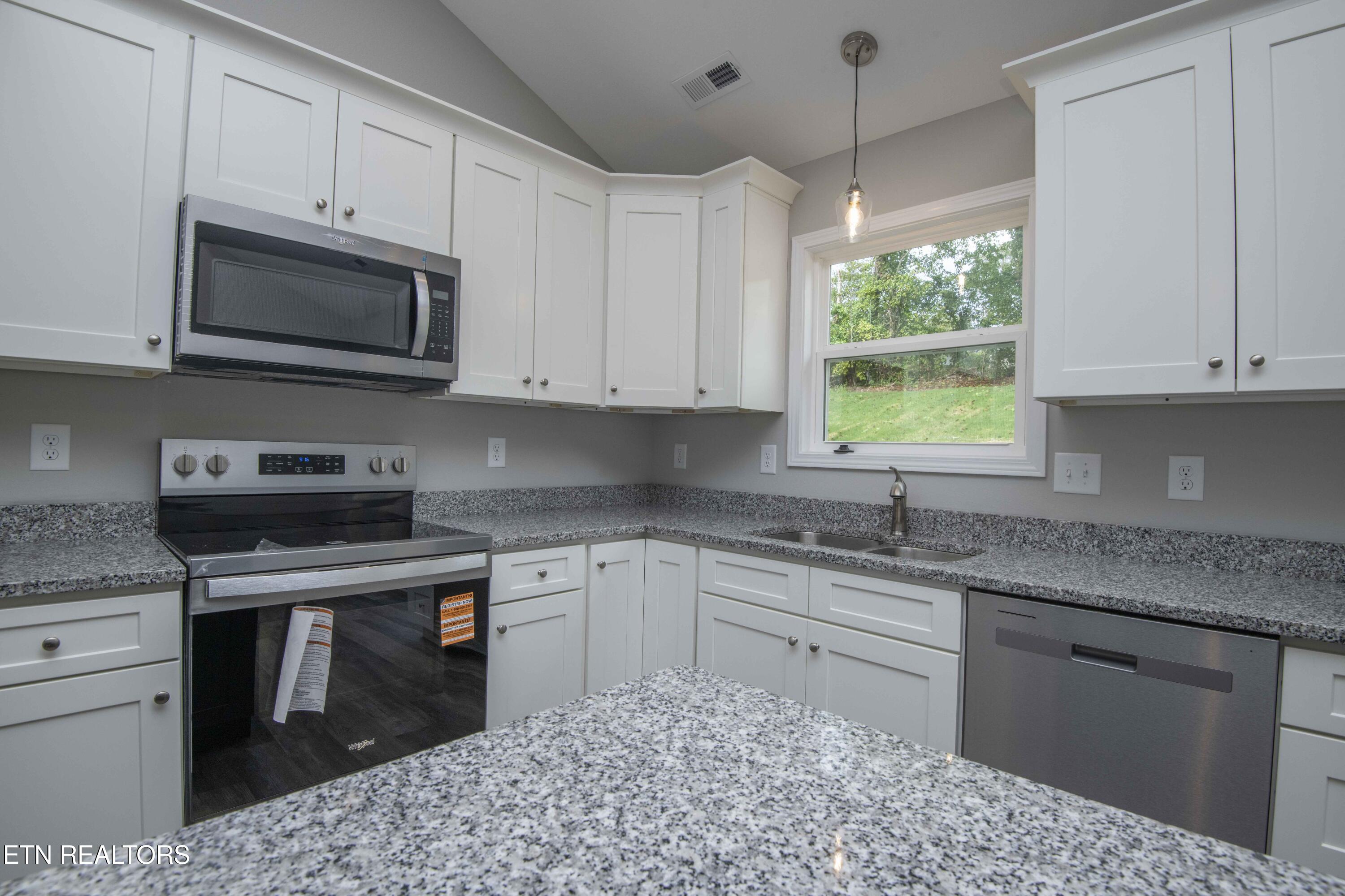 914 Mcadoo Street Clinton TN 37716