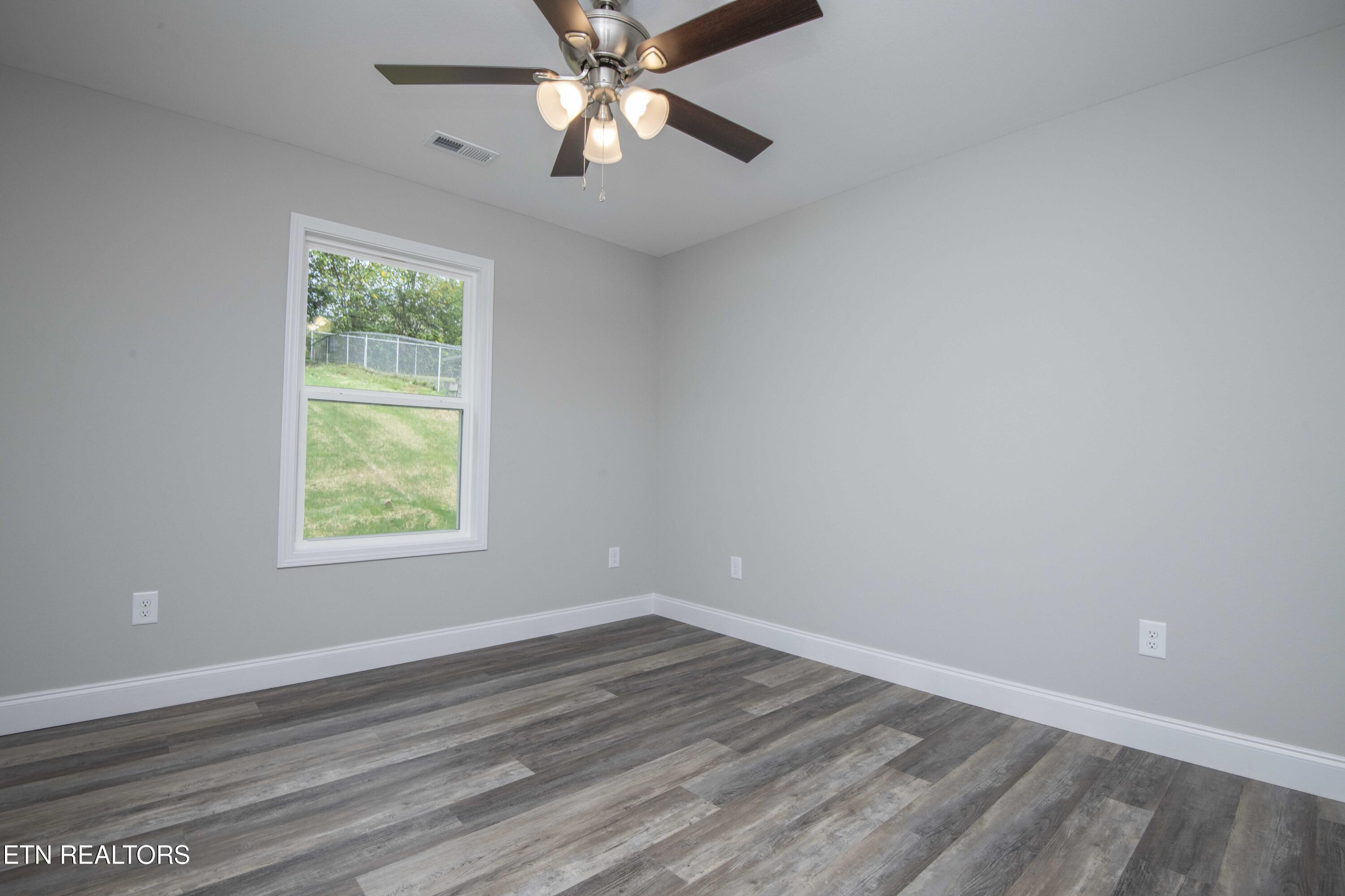 914 Mcadoo Street Clinton TN 37716