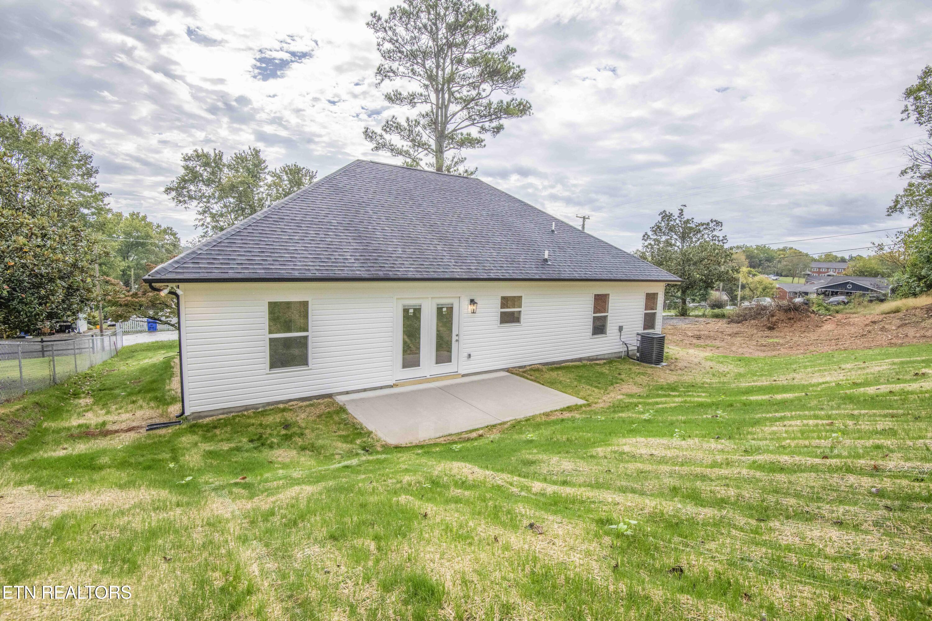 914 Mcadoo Street Clinton TN 37716