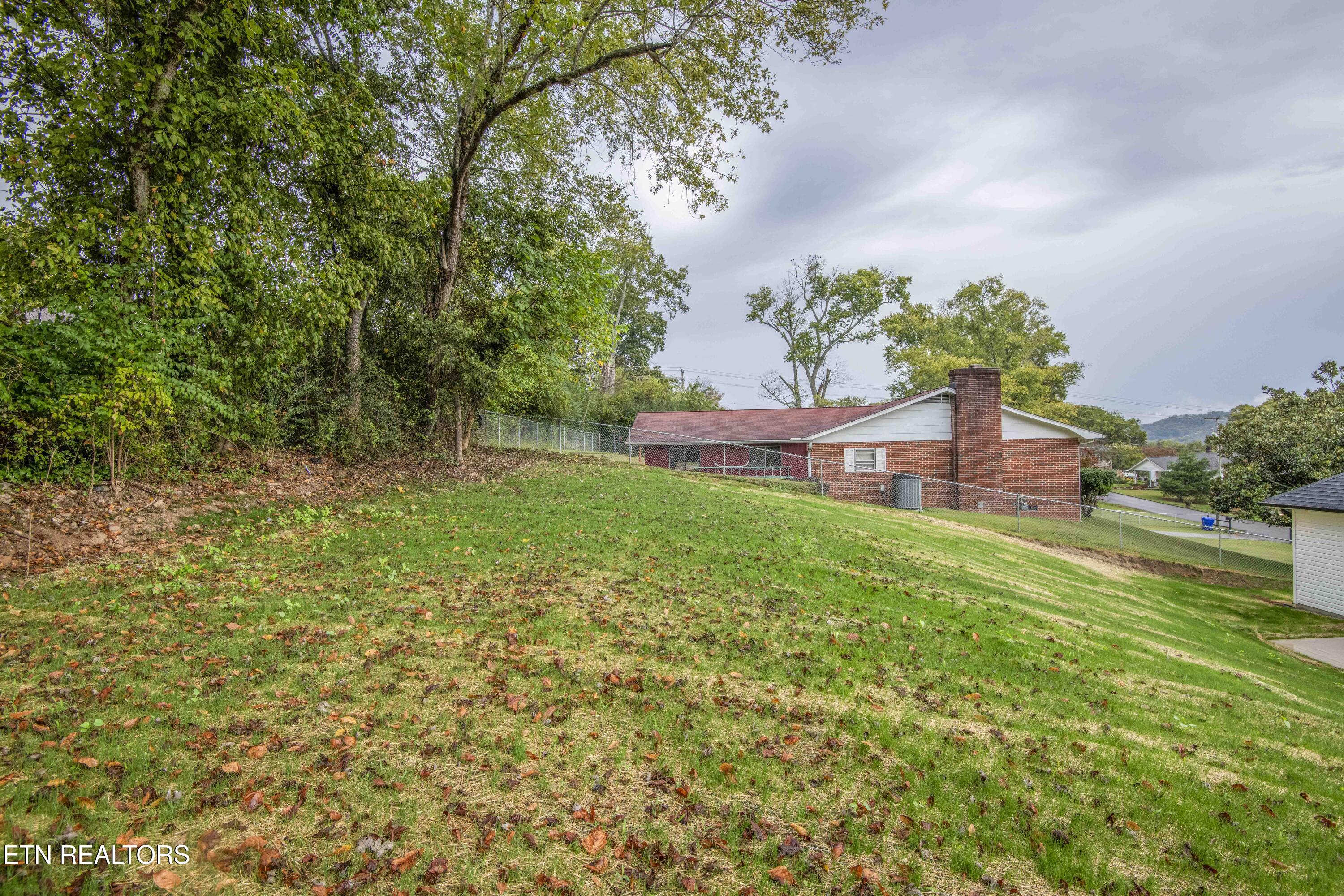 914 Mcadoo Street Clinton TN 37716