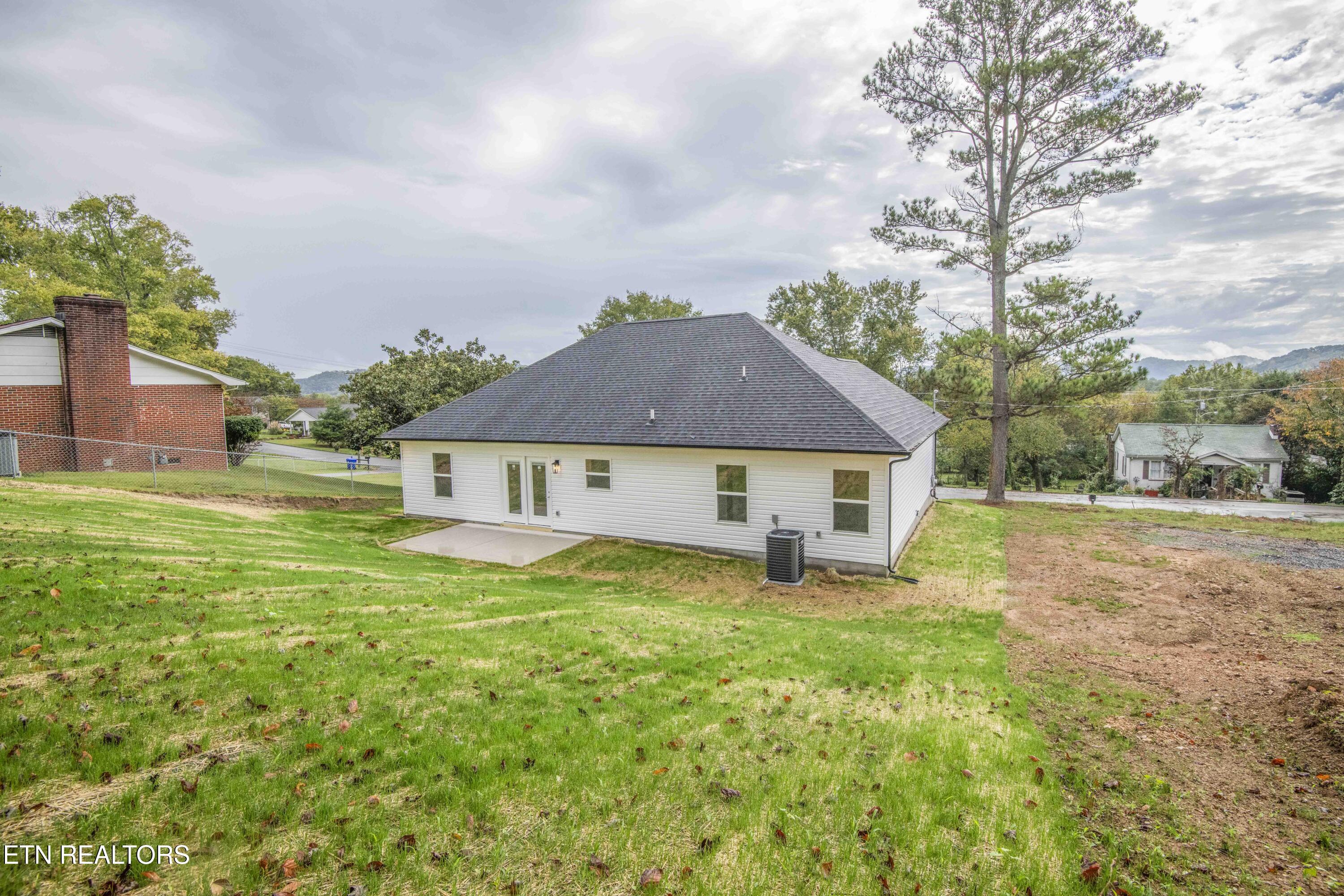 914 Mcadoo Street Clinton TN 37716