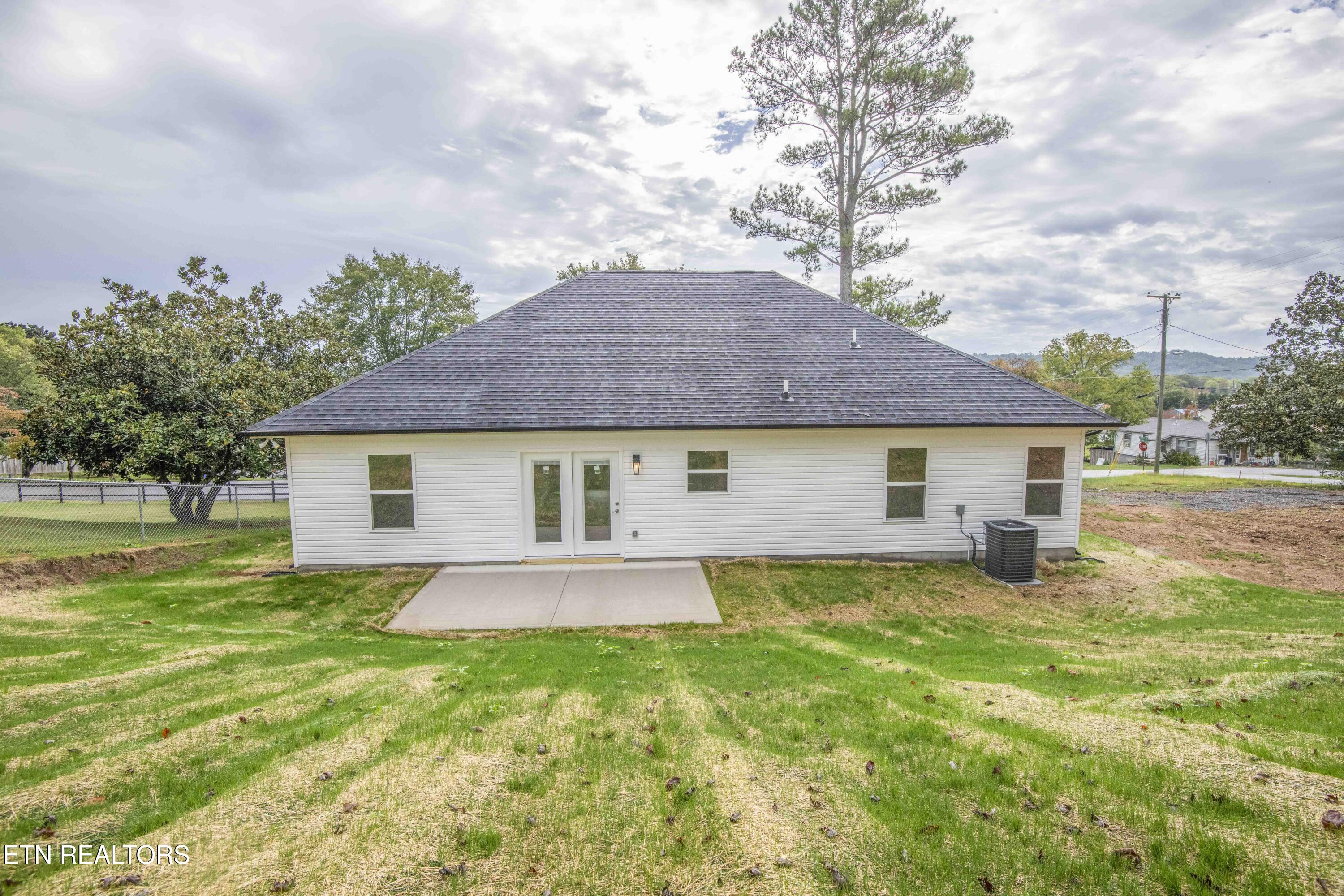 914 Mcadoo Street Clinton TN 37716