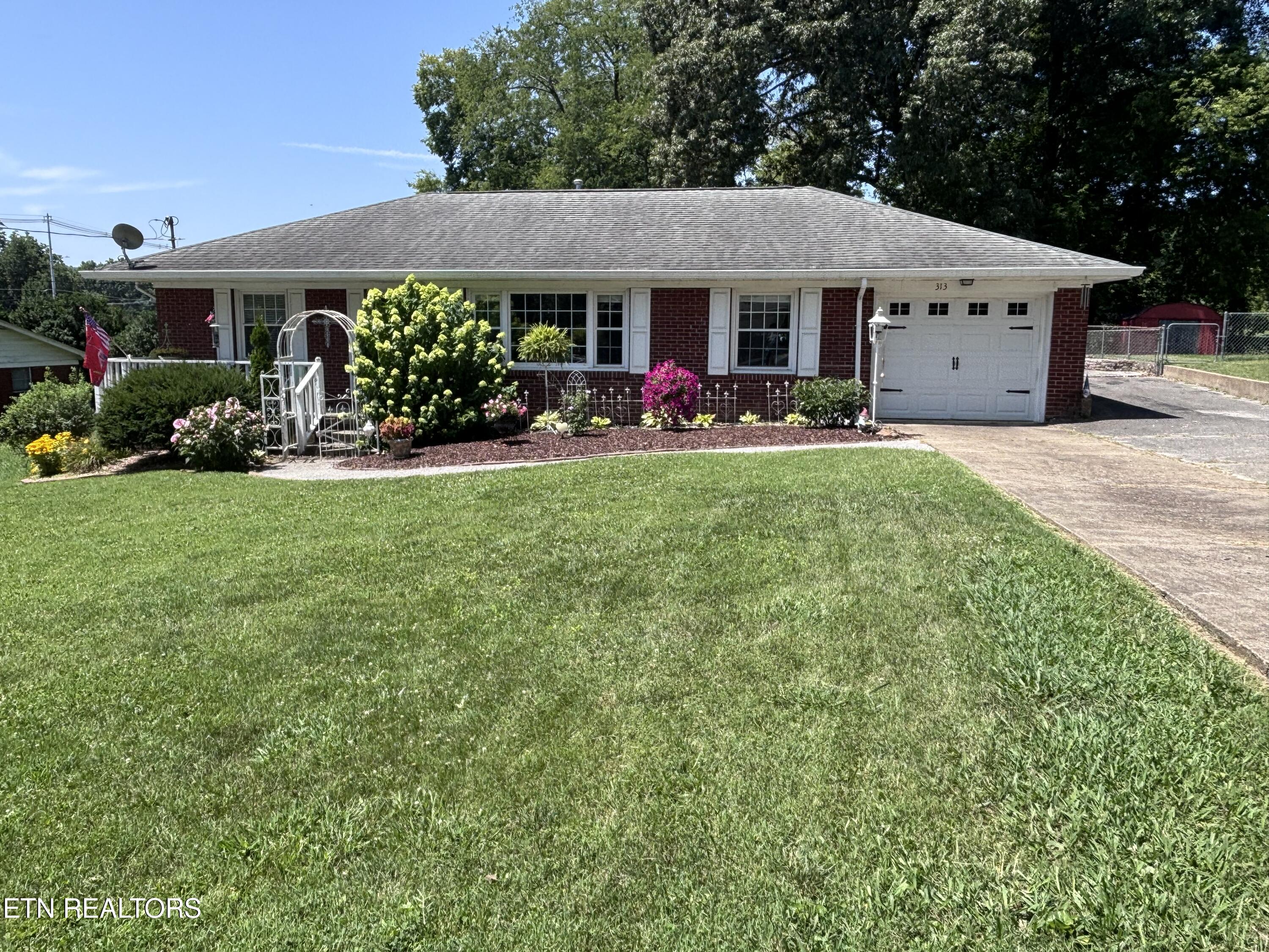 313 Cross Street Clinton TN 37716