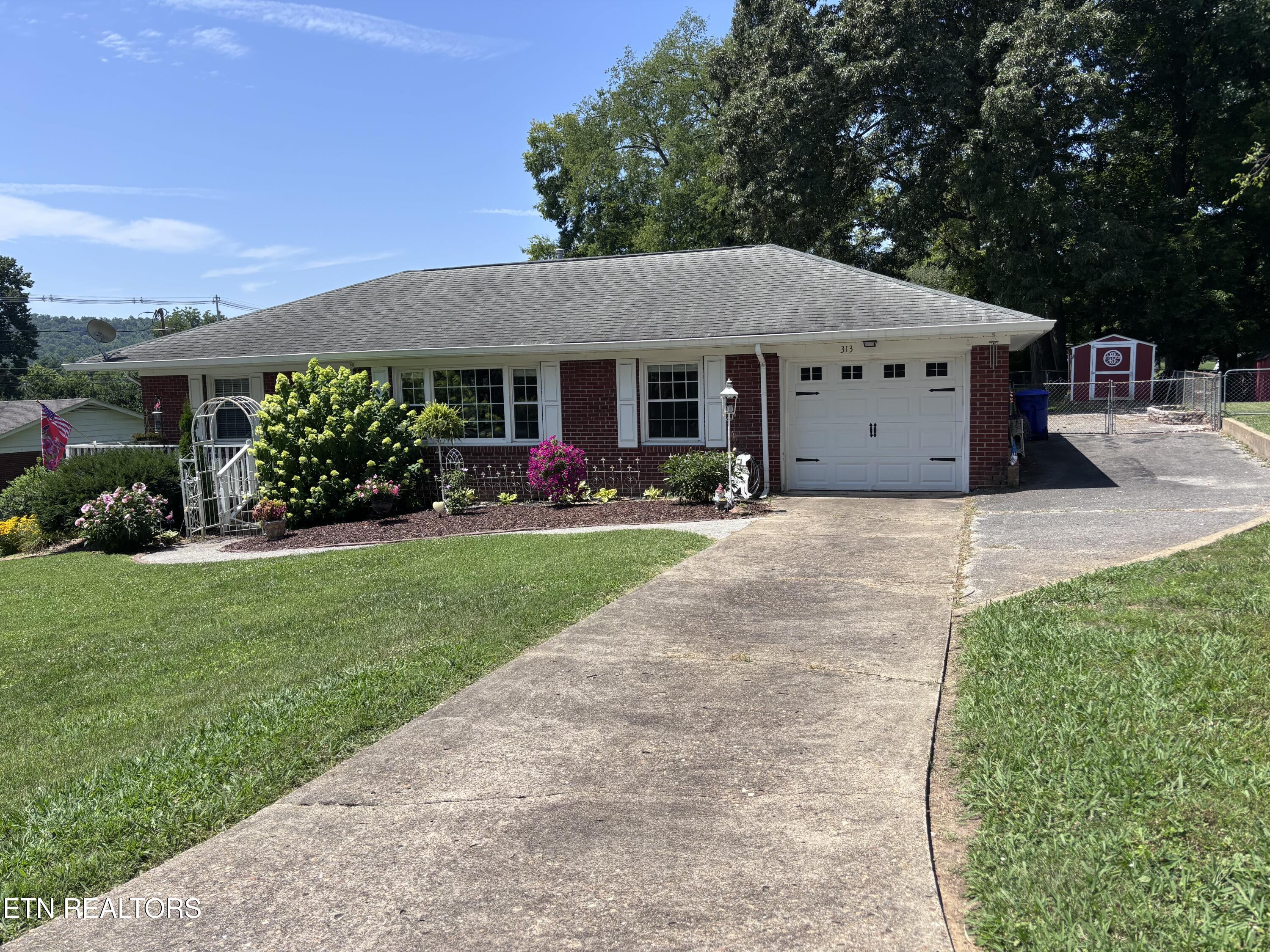 313 Cross Street Clinton TN 37716