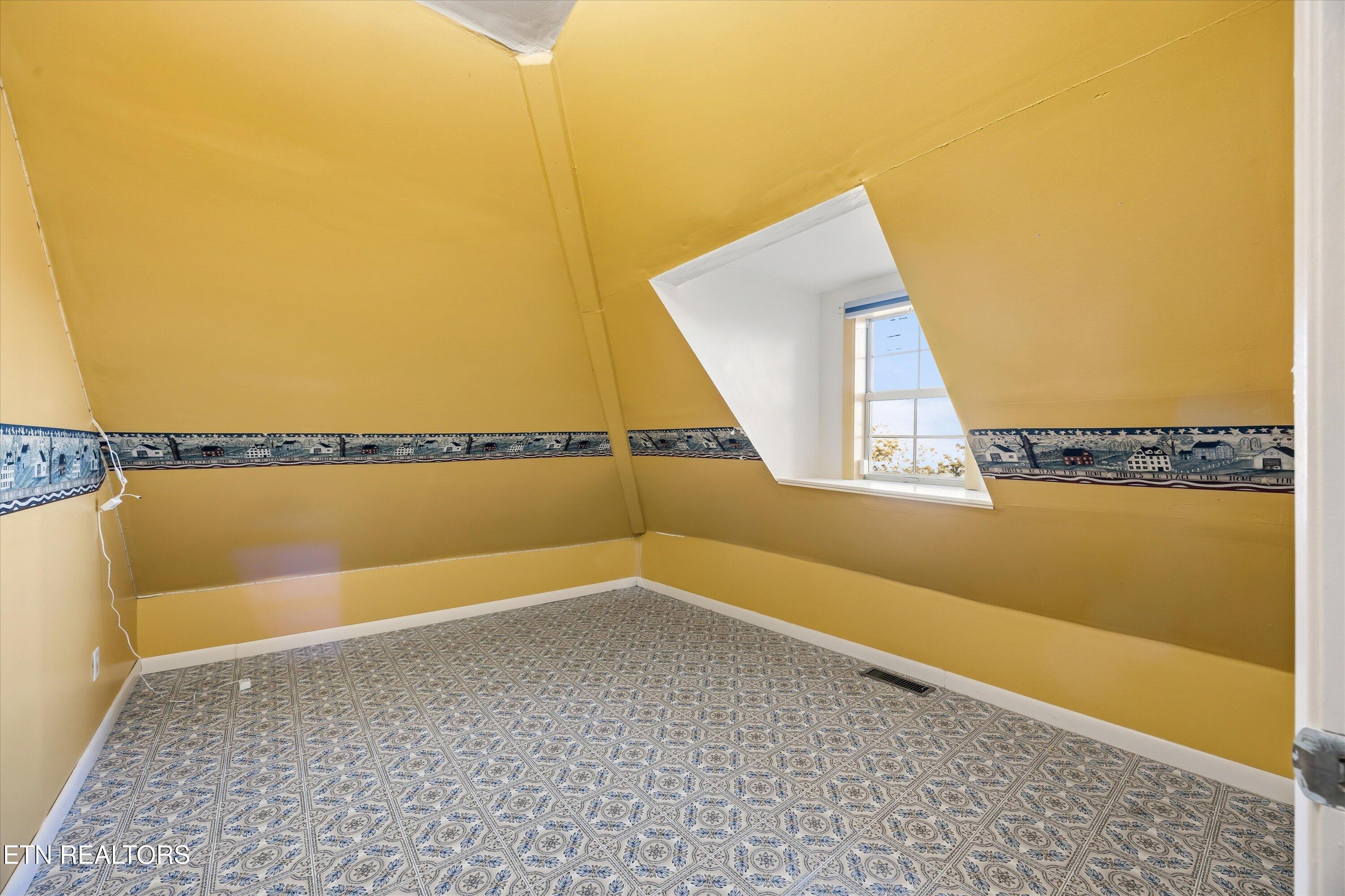 335 High Street Jellico TN 37762