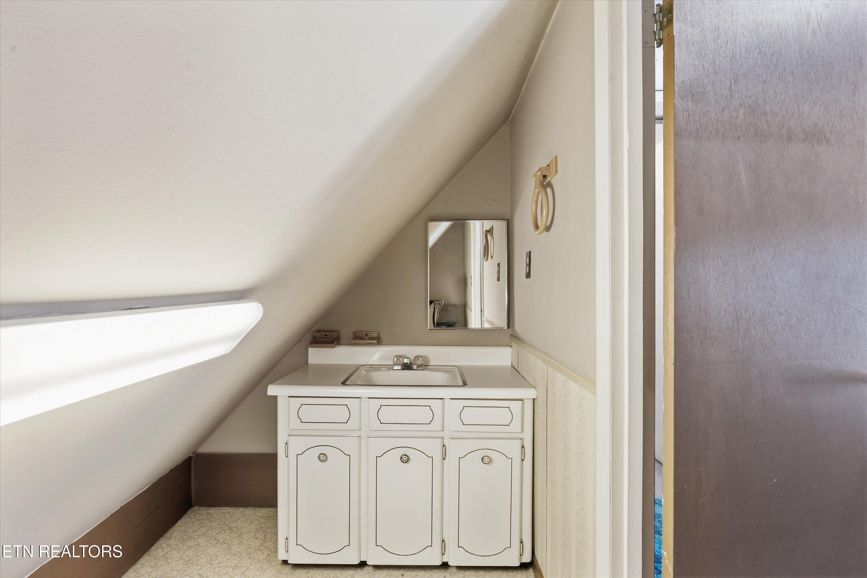 335 High Street Jellico TN 37762