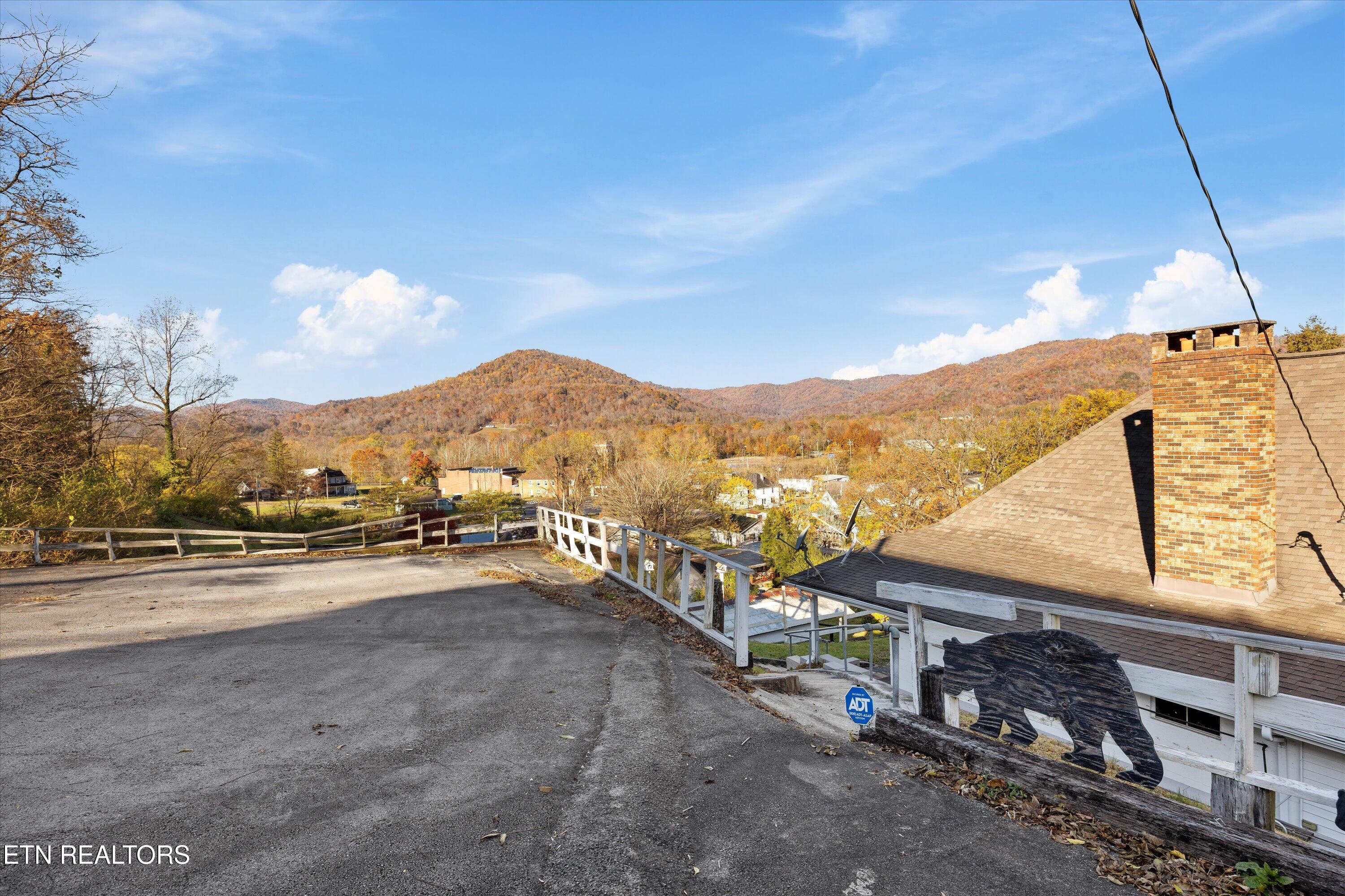 335 High Street Jellico TN 37762