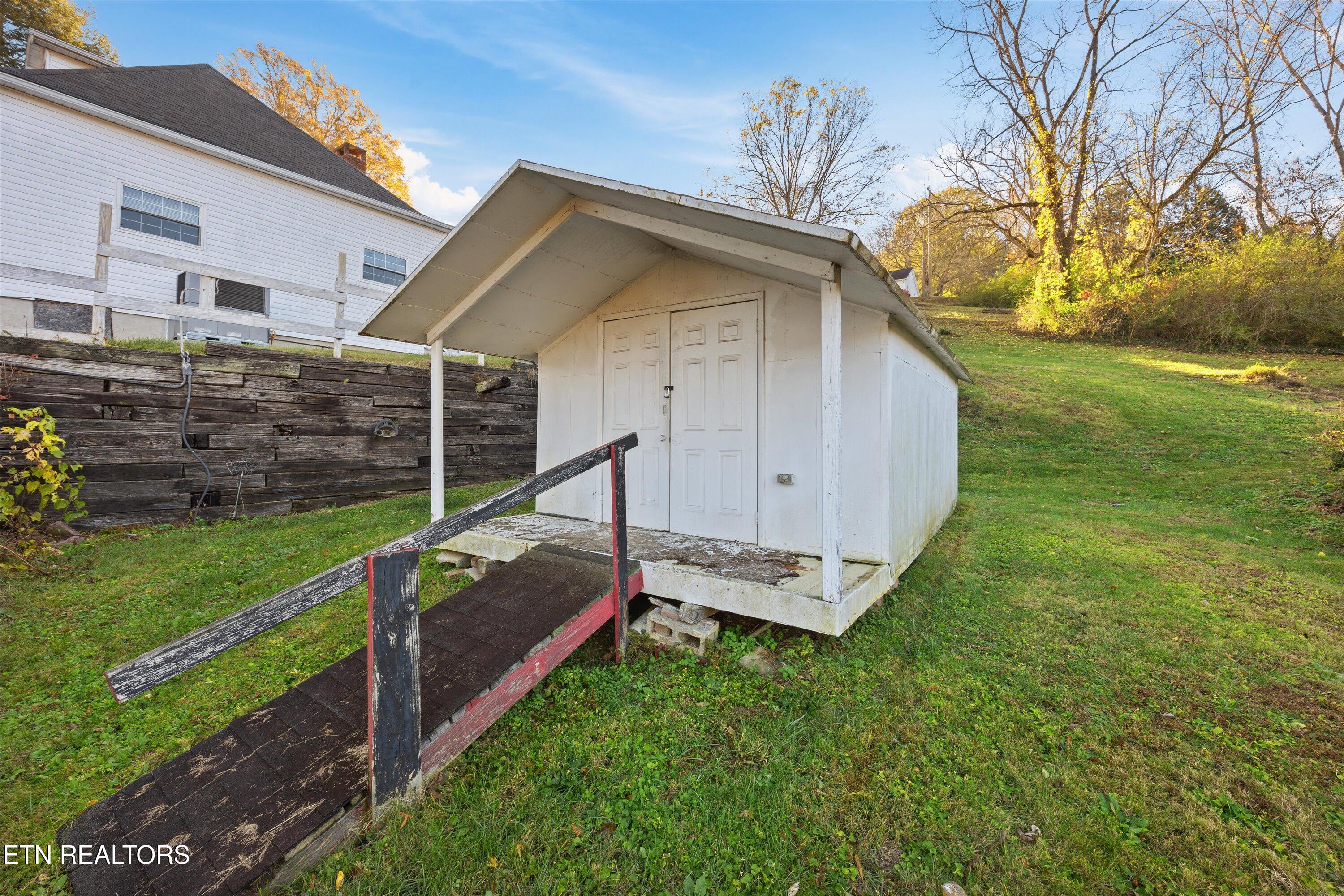 335 High Street Jellico TN 37762