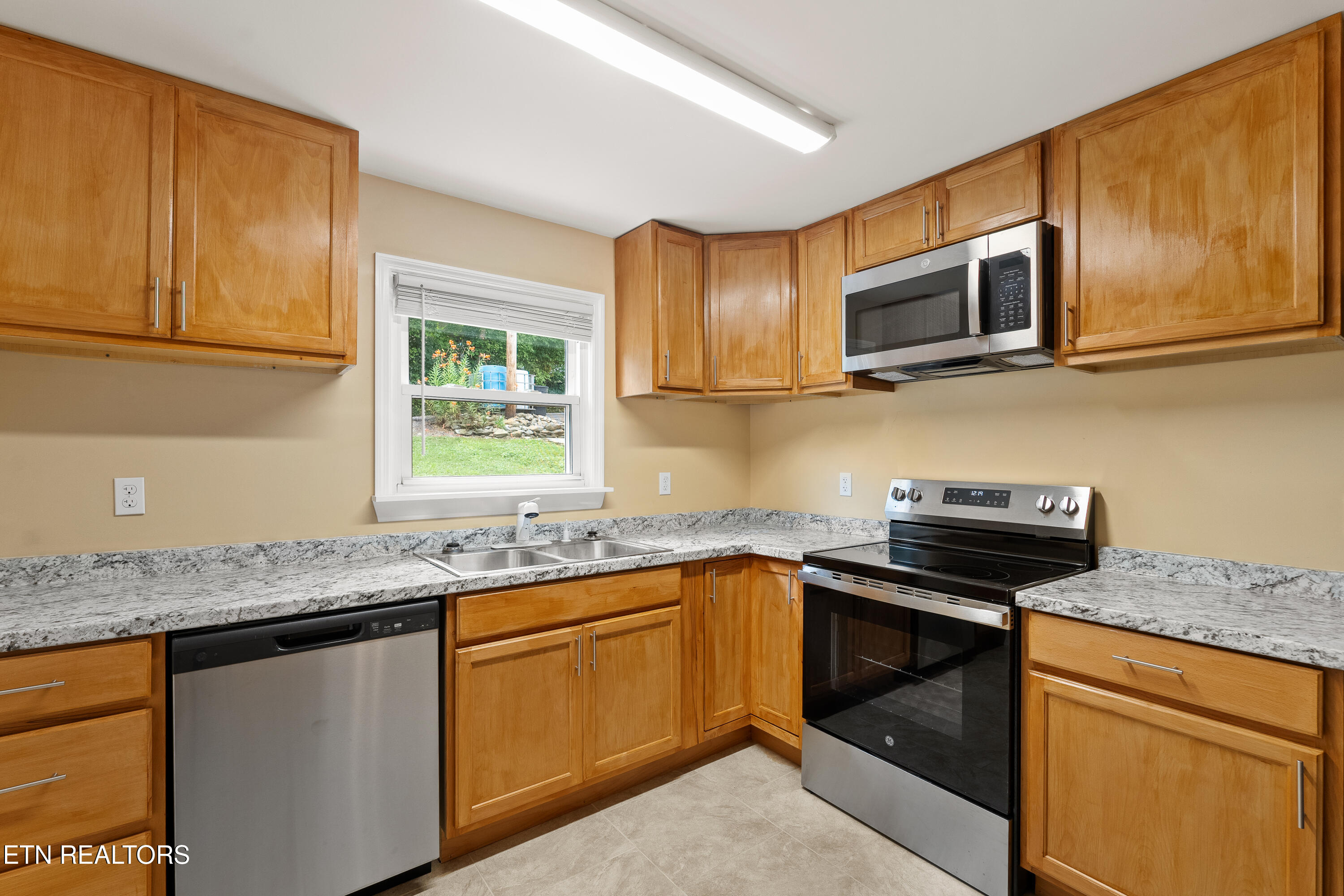 201 W 9th Avenue Lenoir City TN 37771