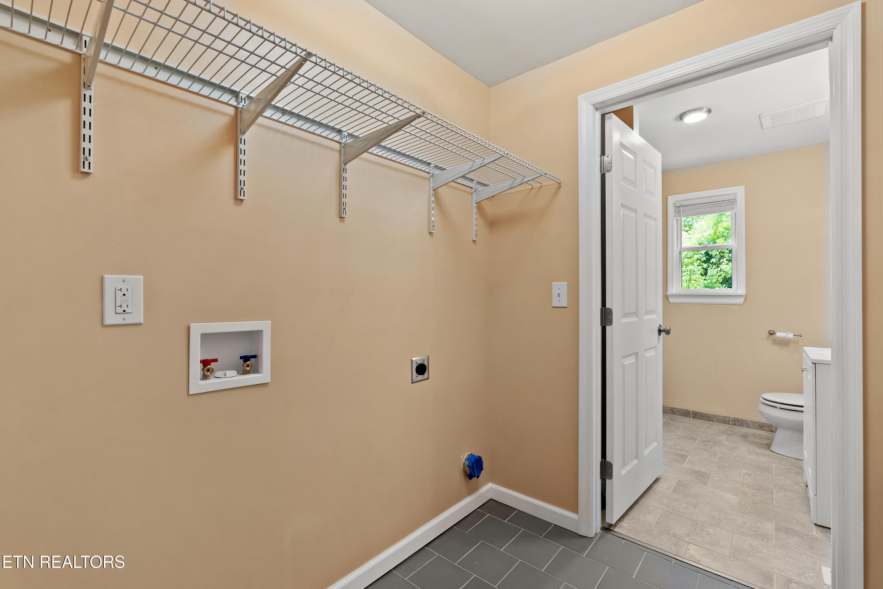 201 W 9th Avenue Lenoir City TN 37771