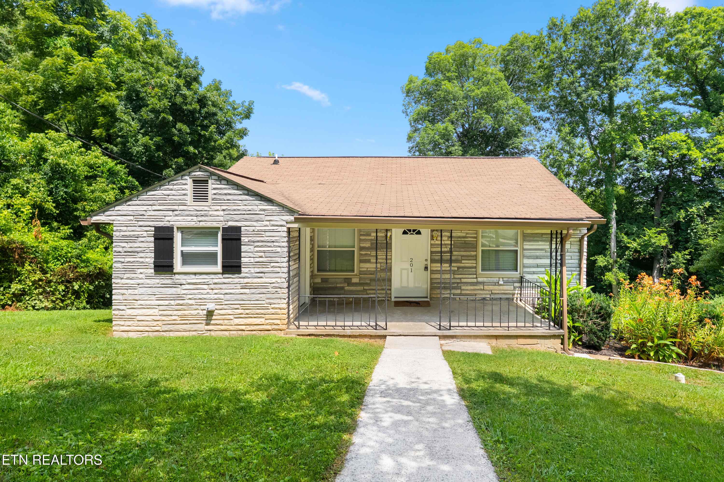 201 W 9th Avenue Lenoir City TN 37771