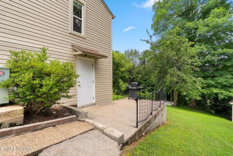 201 W 9th Avenue Lenoir City TN 37771
