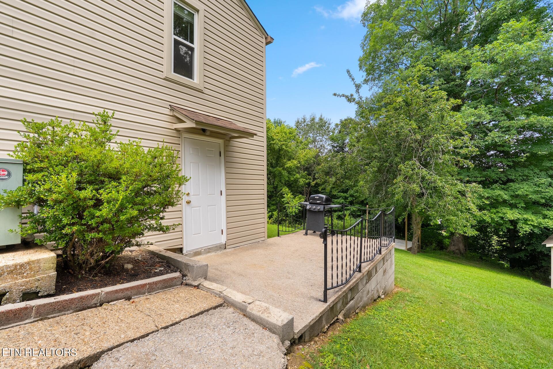 201 W 9th Avenue Lenoir City TN 37771