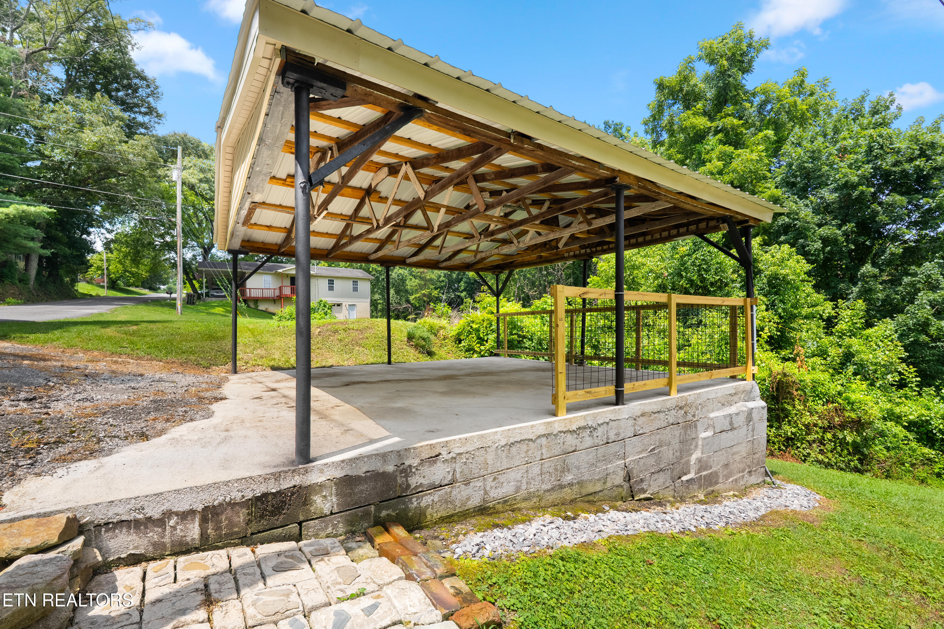201 W 9th Avenue Lenoir City TN 37771